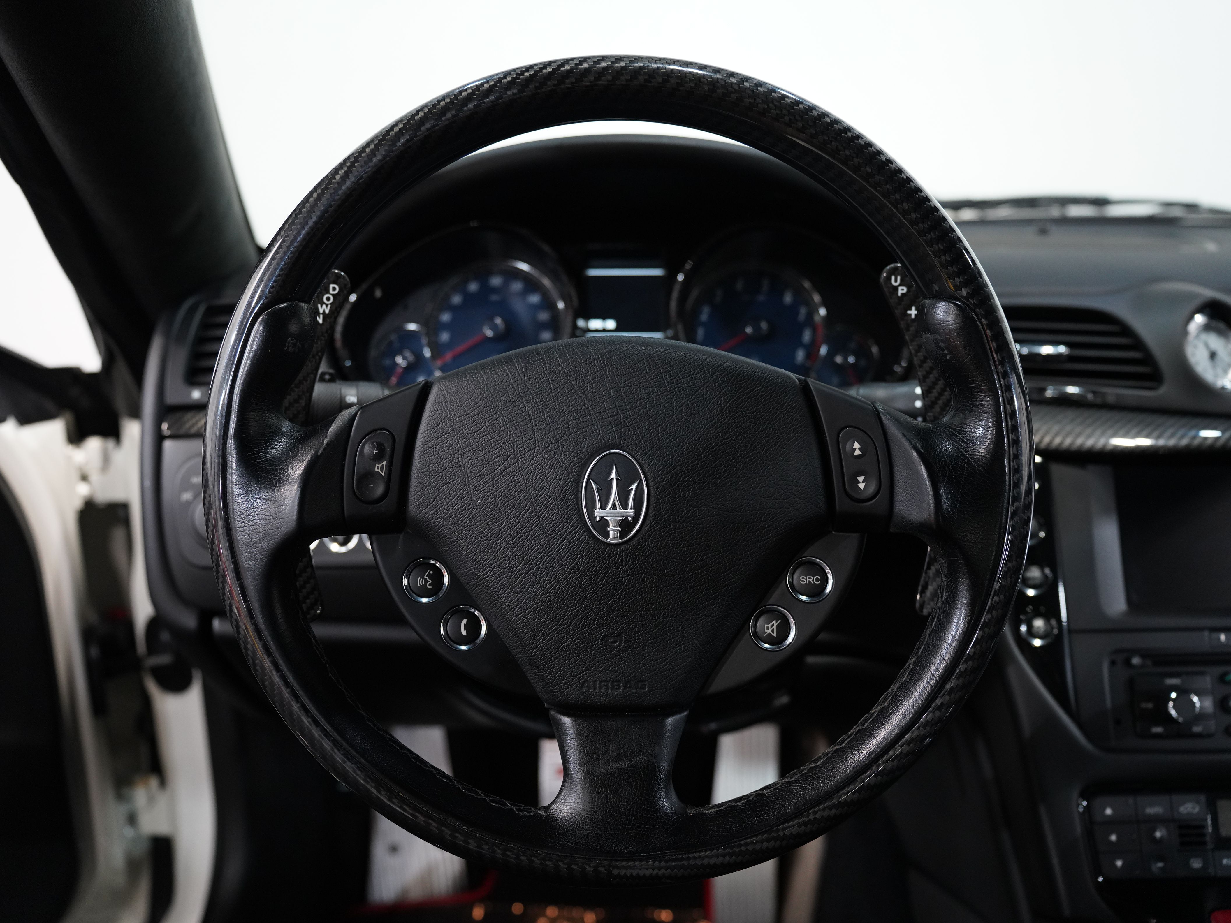 BIANCO ELDORADO, 2012 MASERATI GRANTURISMO Image 35