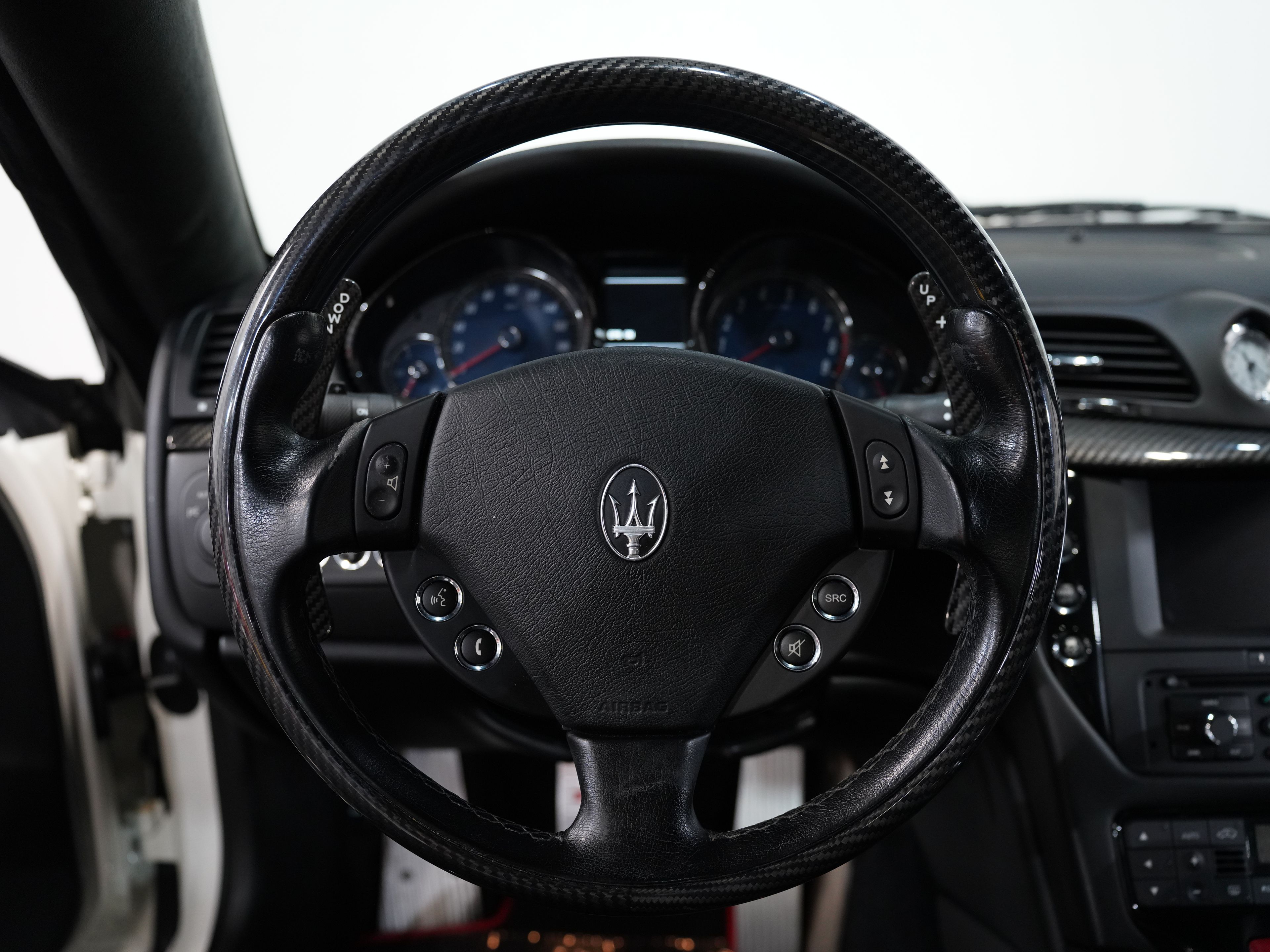 BIANCO ELDORADO, 2012 MASERATI GRANTURISMO Image 35