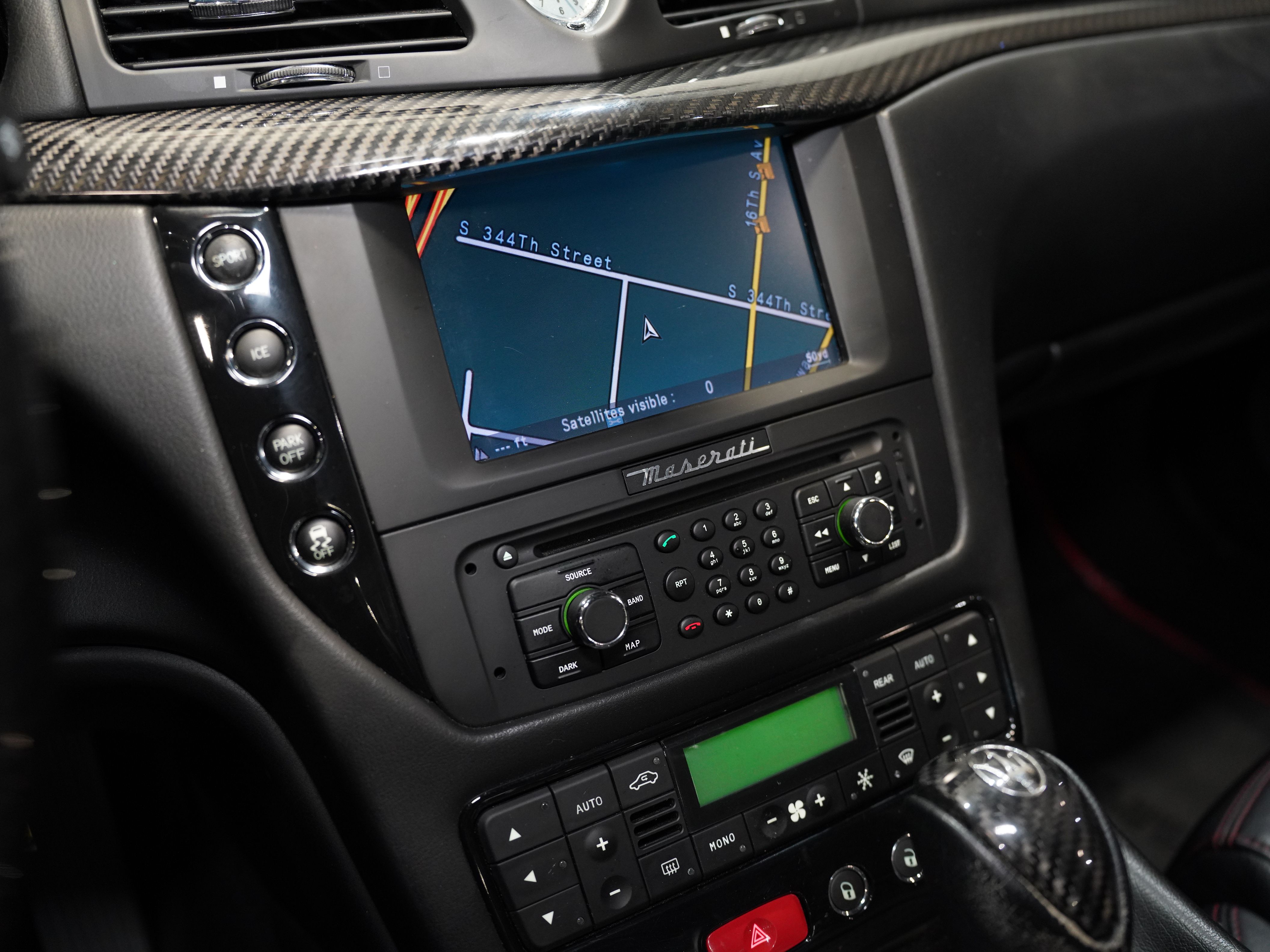 BIANCO ELDORADO, 2012 MASERATI GRANTURISMO Image 40