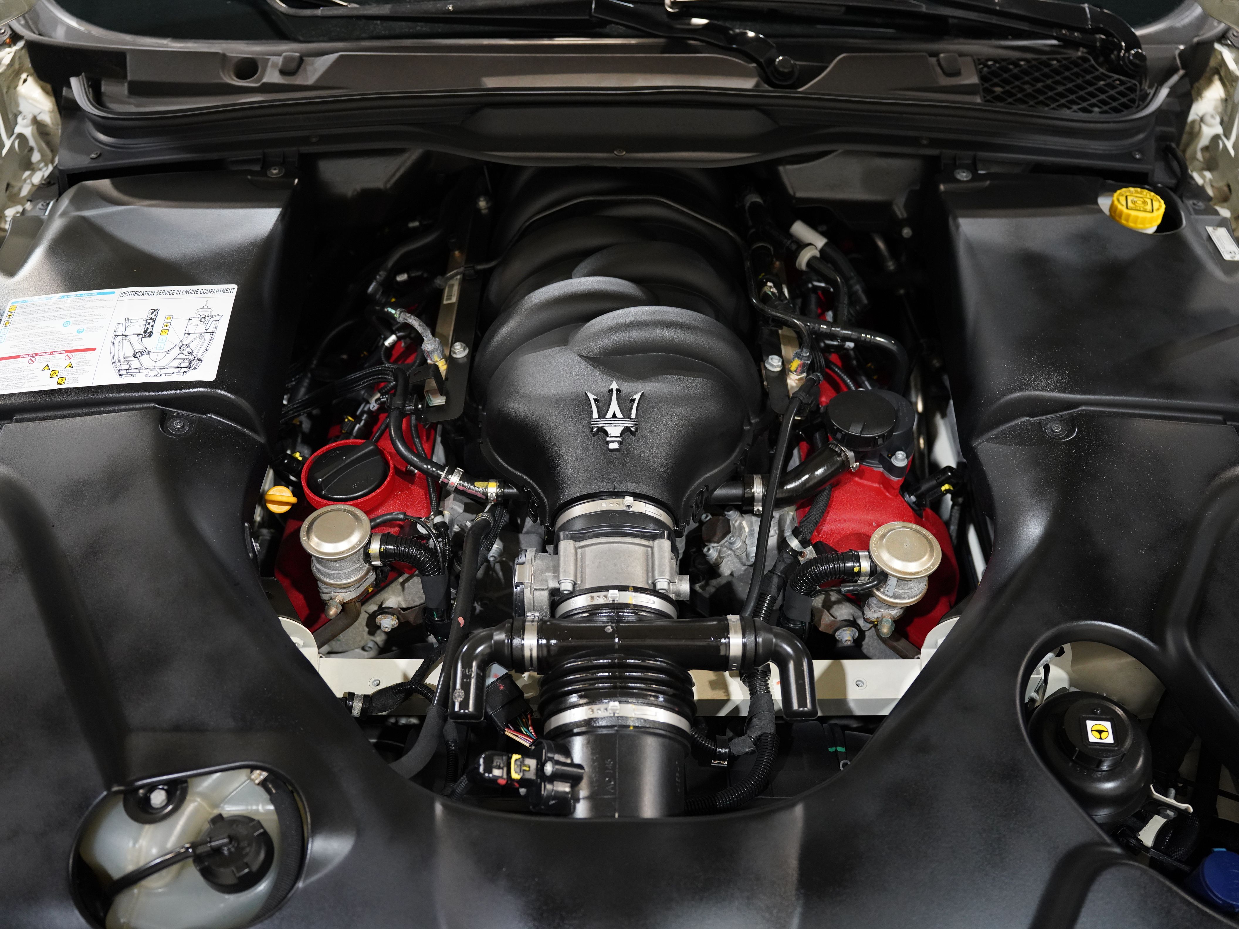 BIANCO ELDORADO, 2012 MASERATI GRANTURISMO Image 45