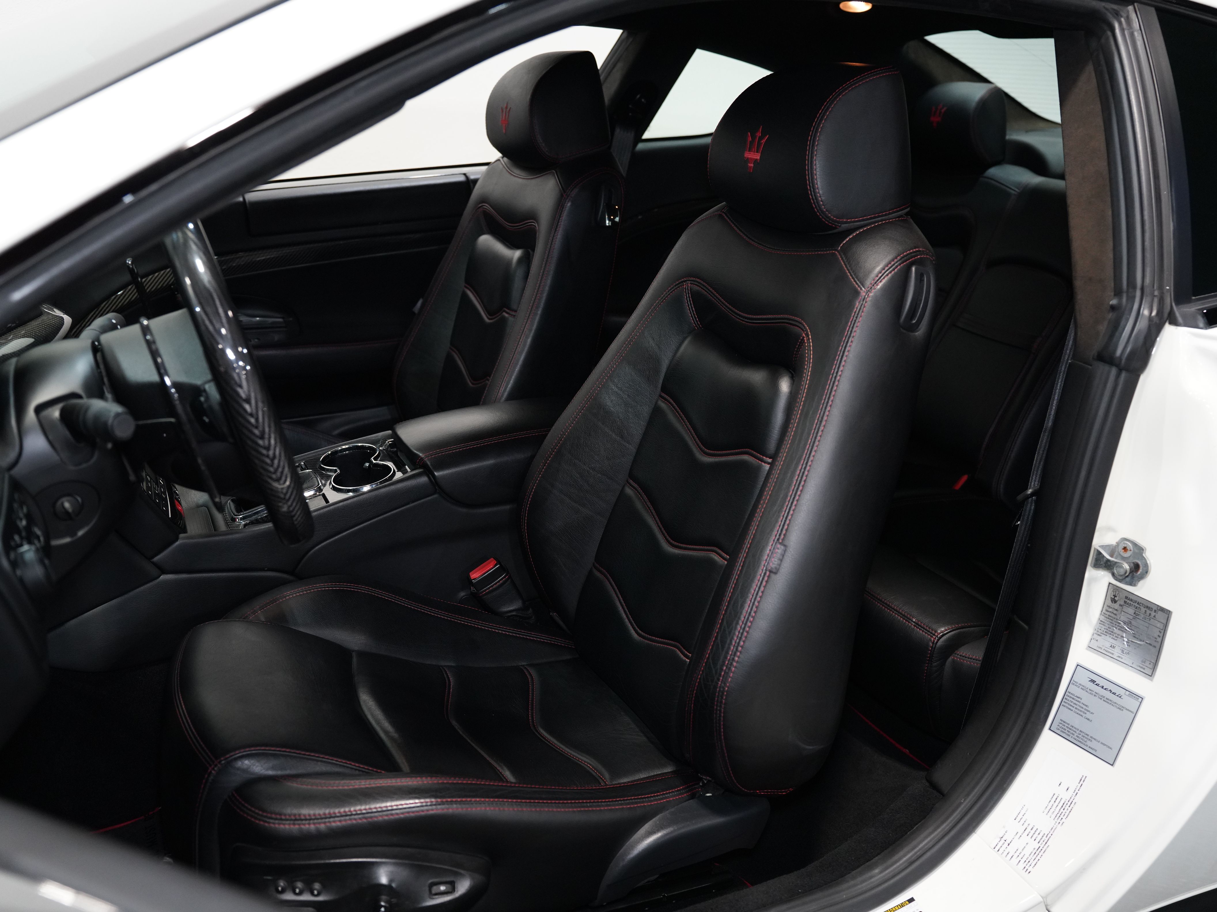 BIANCO ELDORADO, 2012 MASERATI GRANTURISMO Image 28