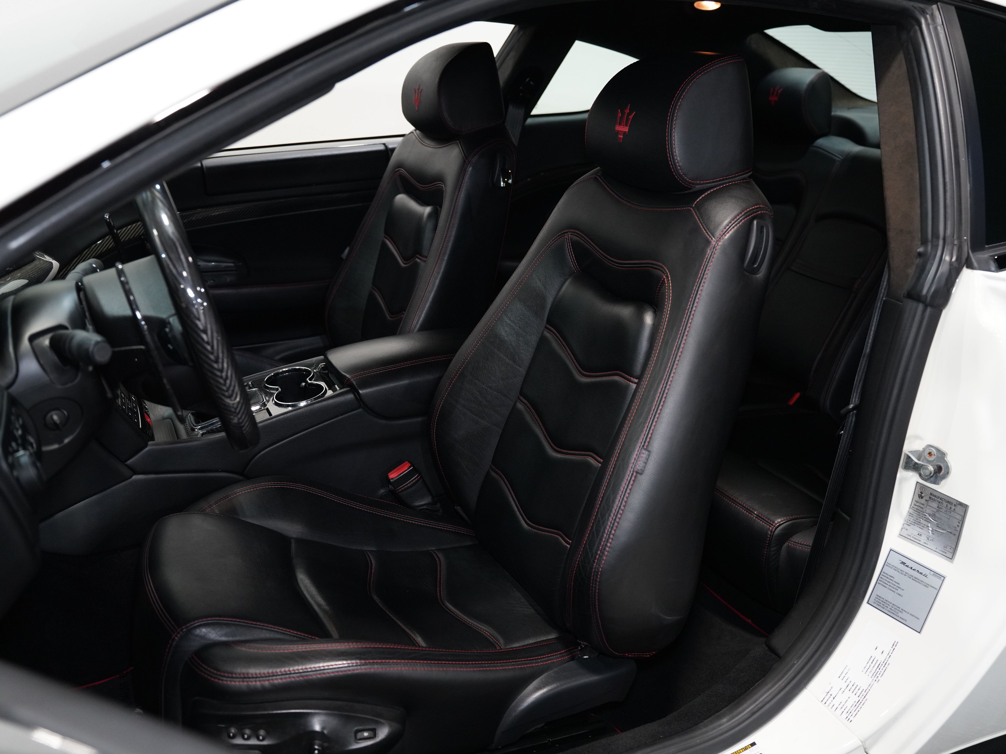 BIANCO ELDORADO, 2012 MASERATI GRANTURISMO Image 28