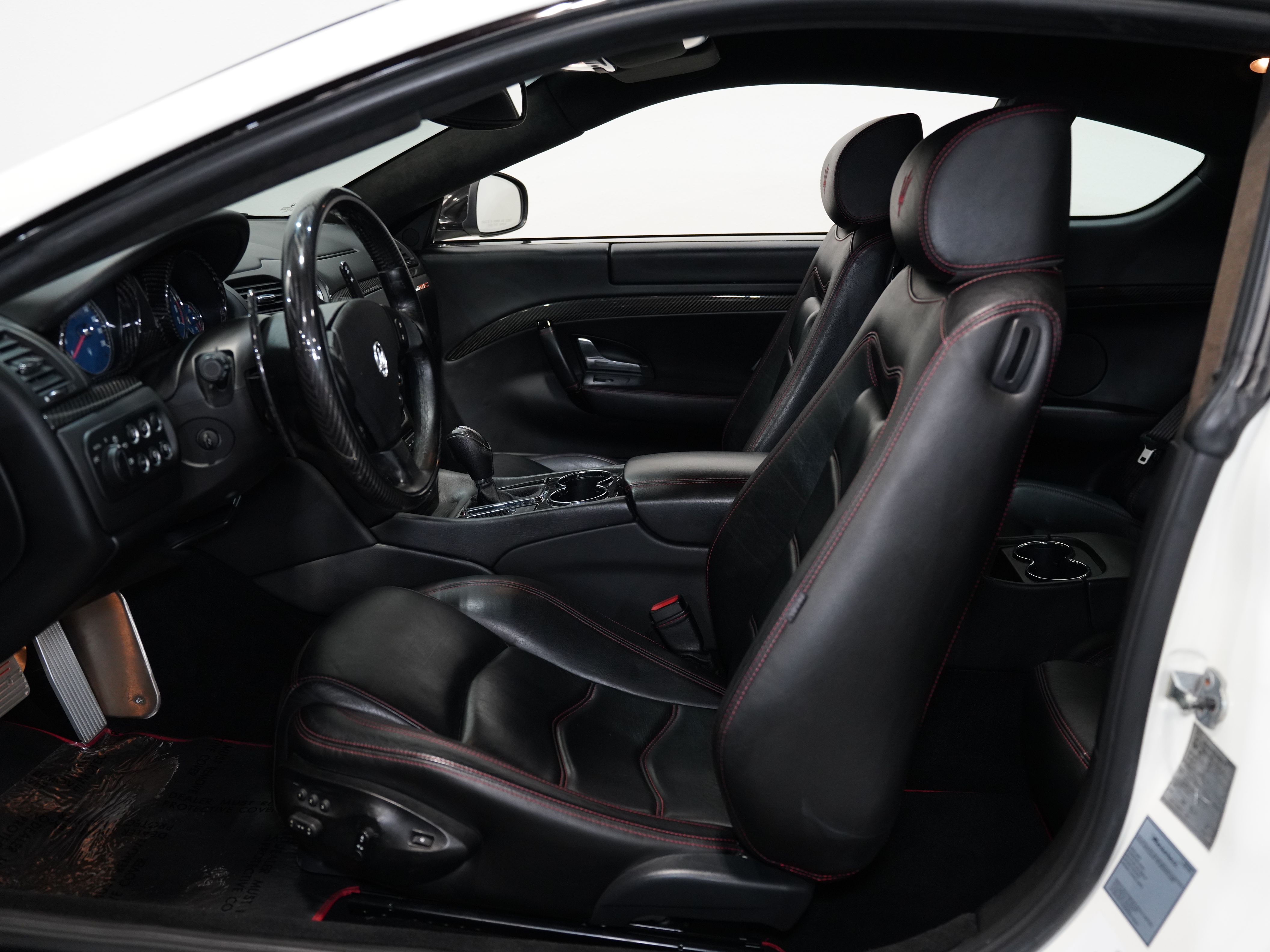 BIANCO ELDORADO, 2012 MASERATI GRANTURISMO Image 29