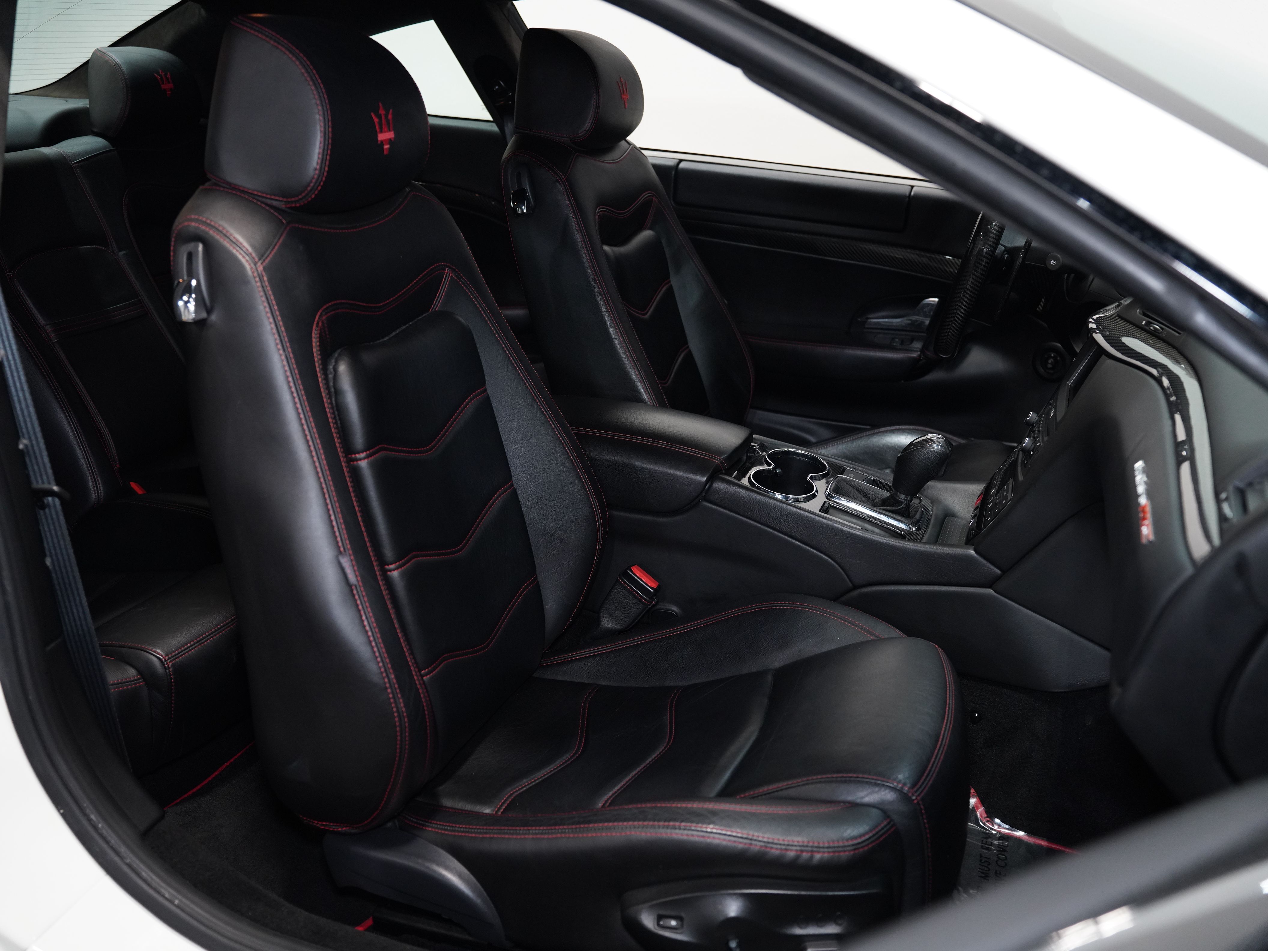 BIANCO ELDORADO, 2012 MASERATI GRANTURISMO Image 31