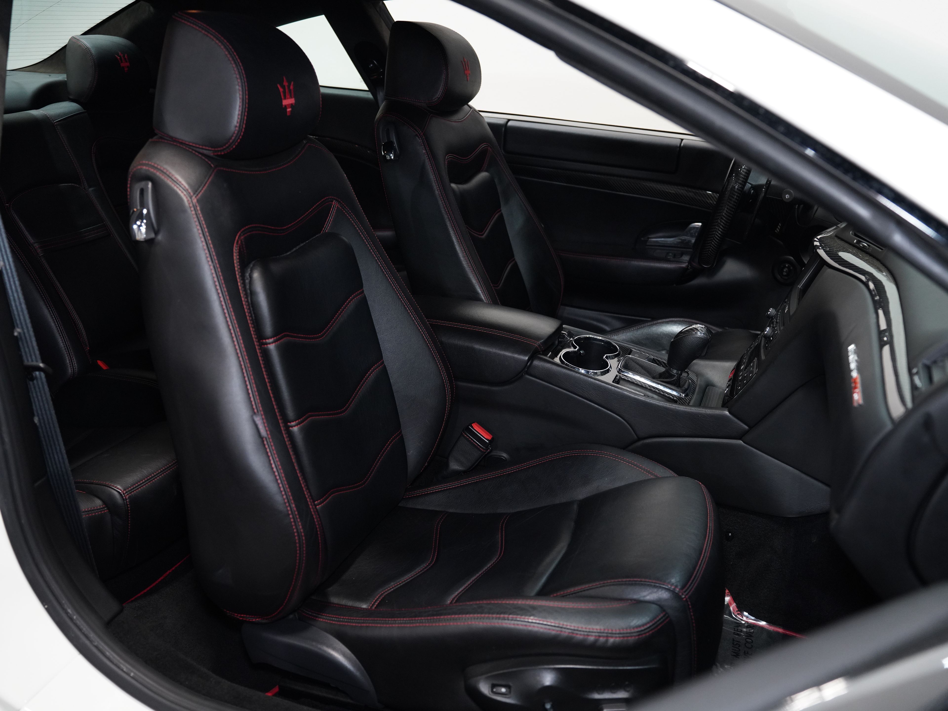 BIANCO ELDORADO, 2012 MASERATI GRANTURISMO Image 31