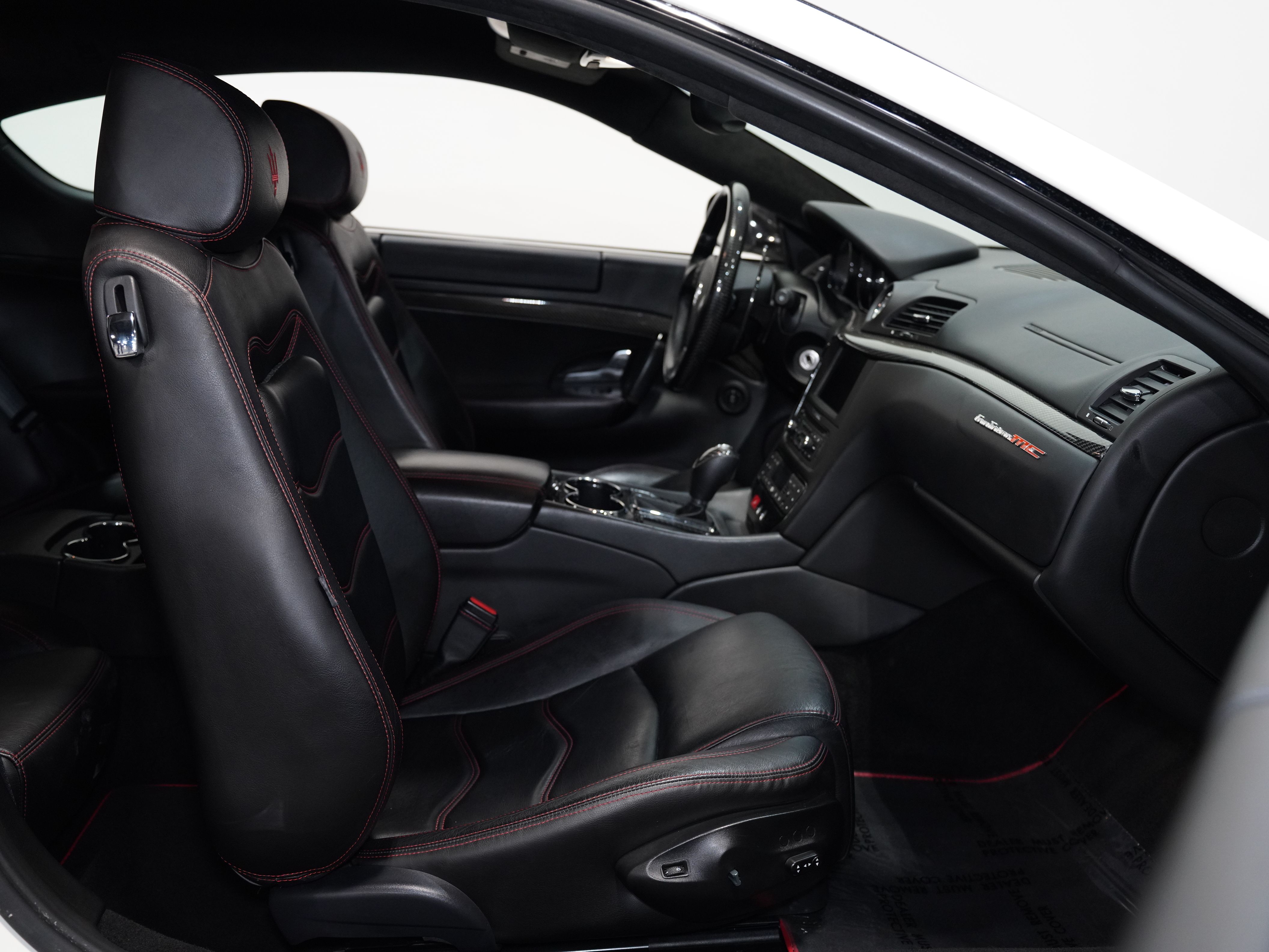 BIANCO ELDORADO, 2012 MASERATI GRANTURISMO Image 32
