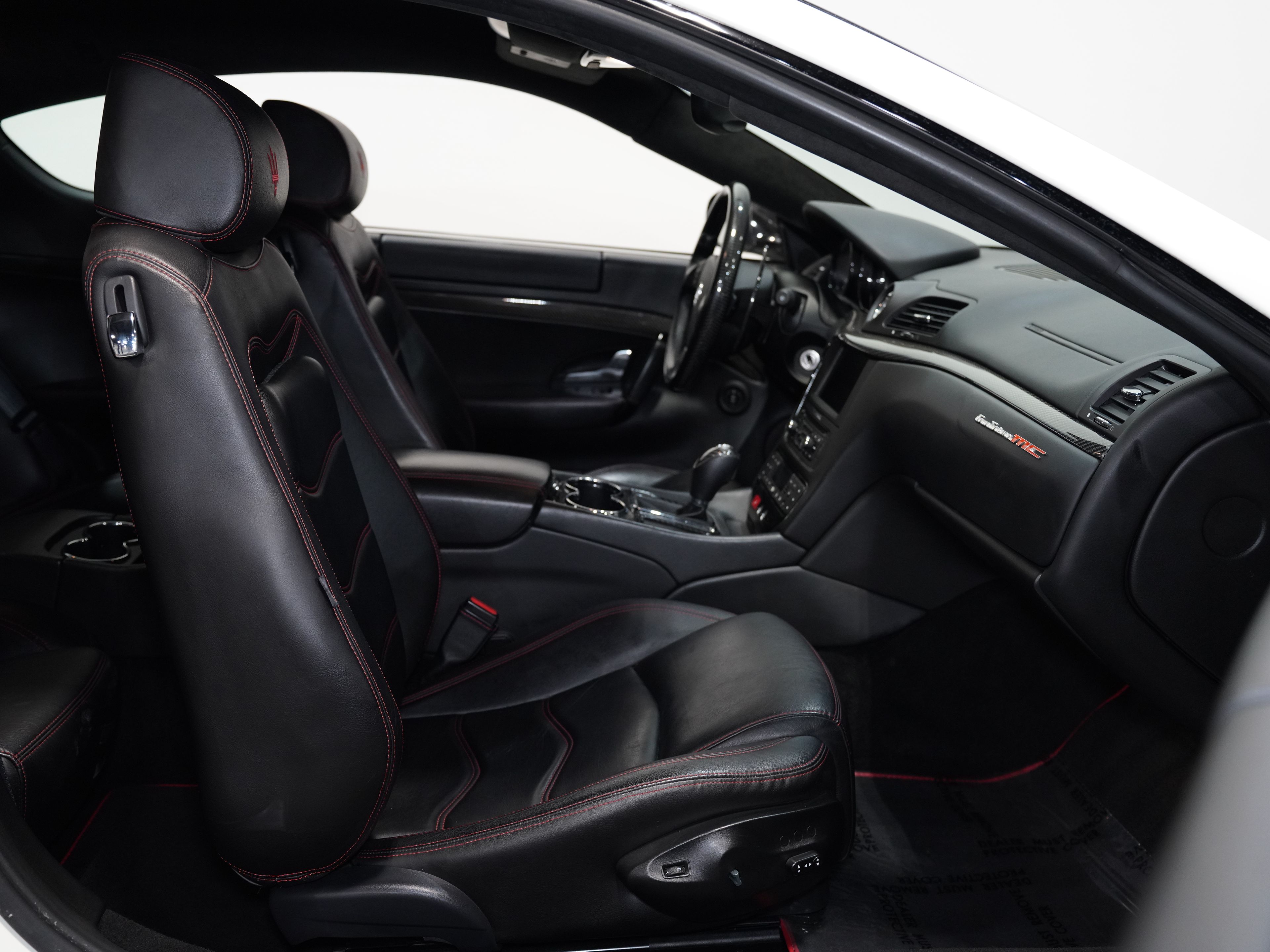 BIANCO ELDORADO, 2012 MASERATI GRANTURISMO Image 32
