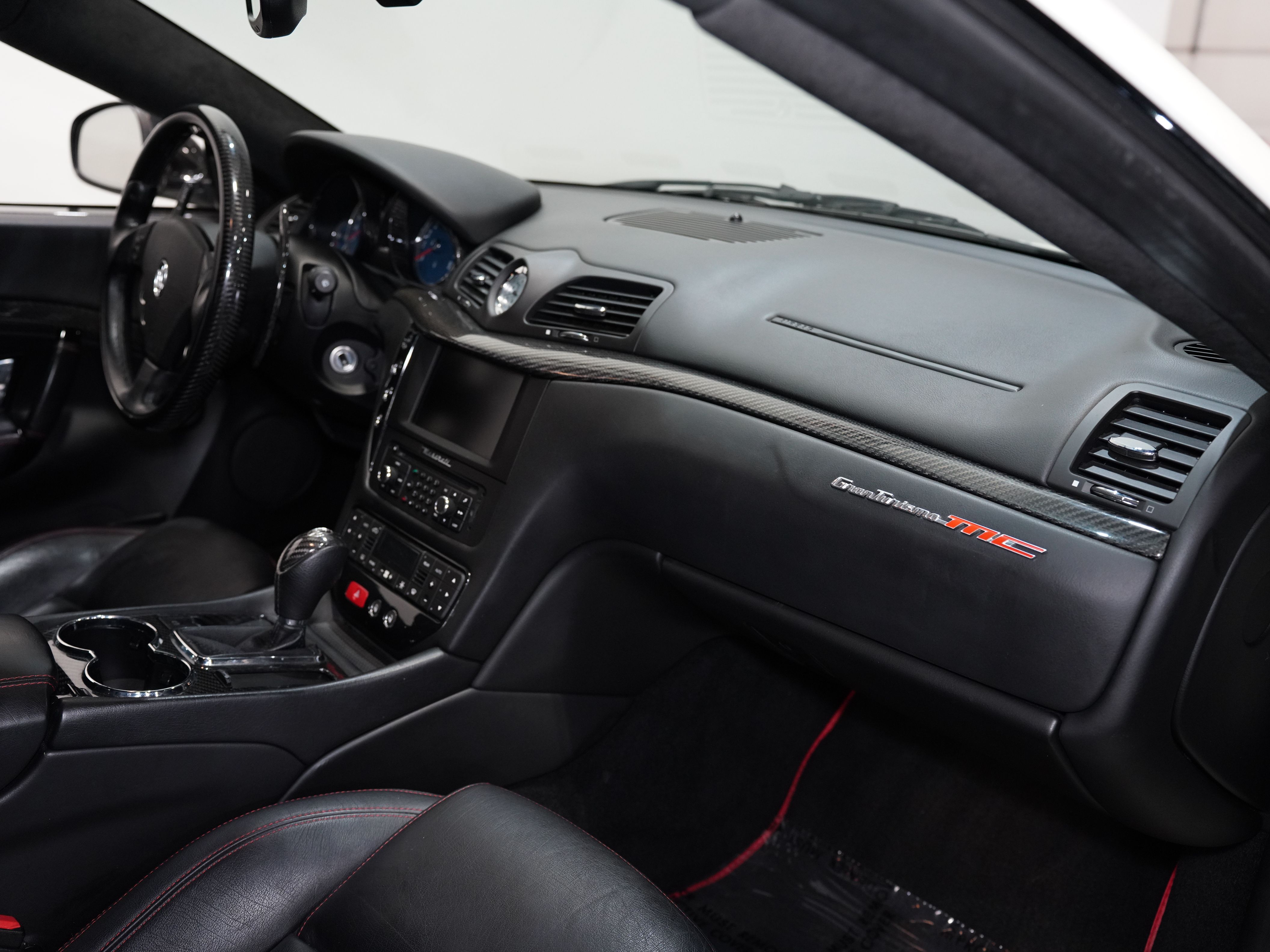 BIANCO ELDORADO, 2012 MASERATI GRANTURISMO Image 33
