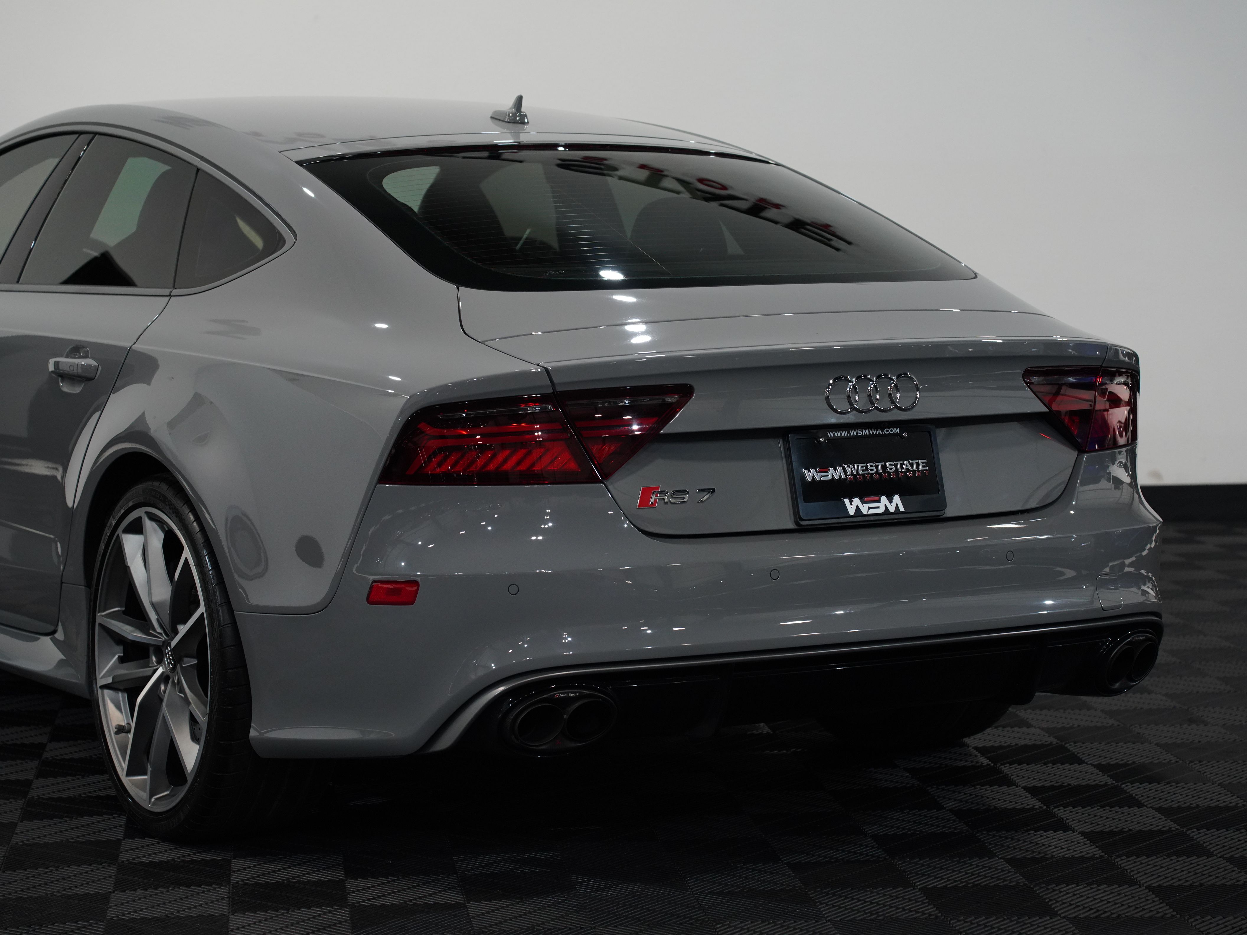 GRAY, 2017 AUDI RS 7 Image 15
