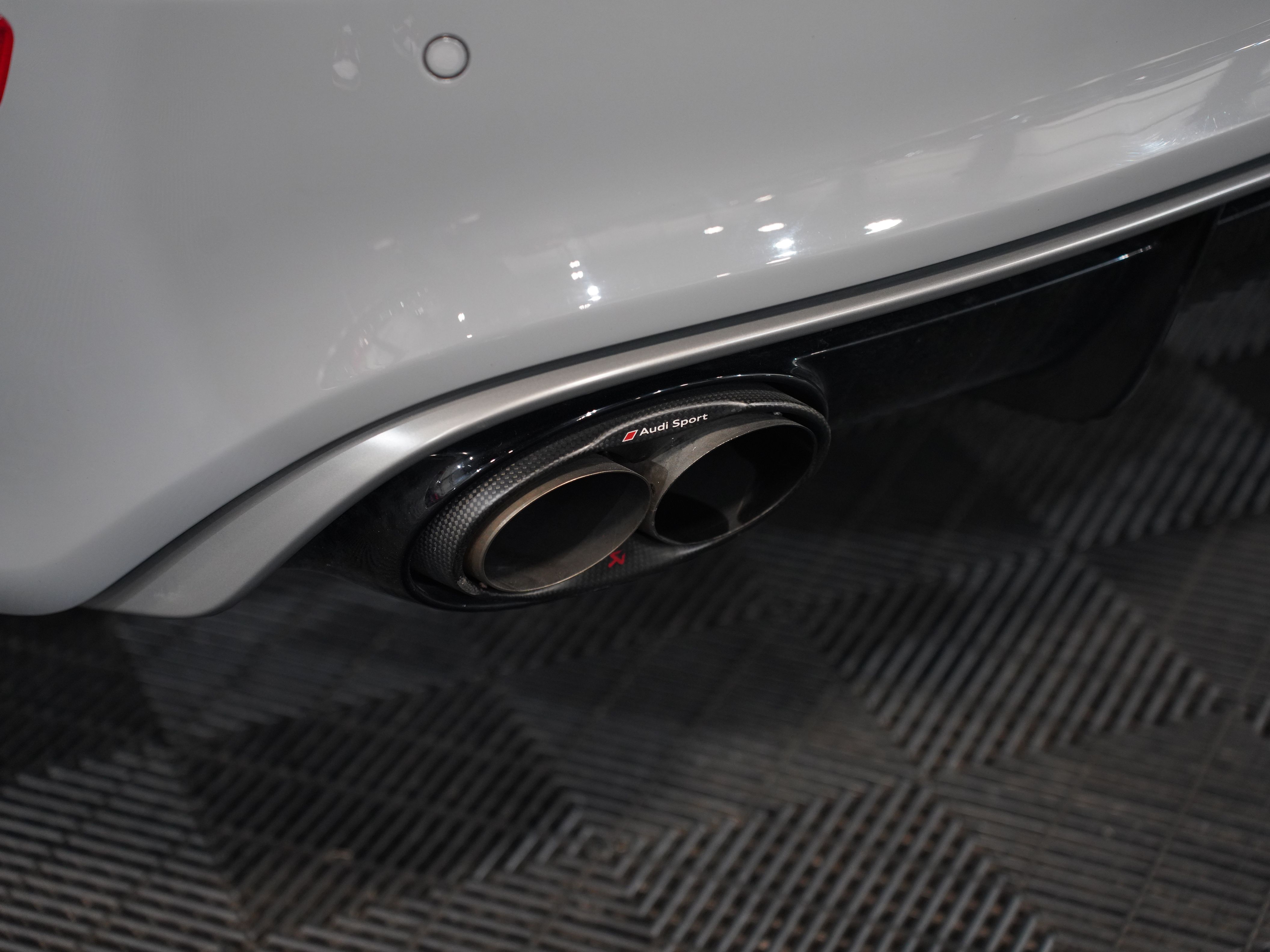 GRAY, 2017 AUDI RS 7 Image 17