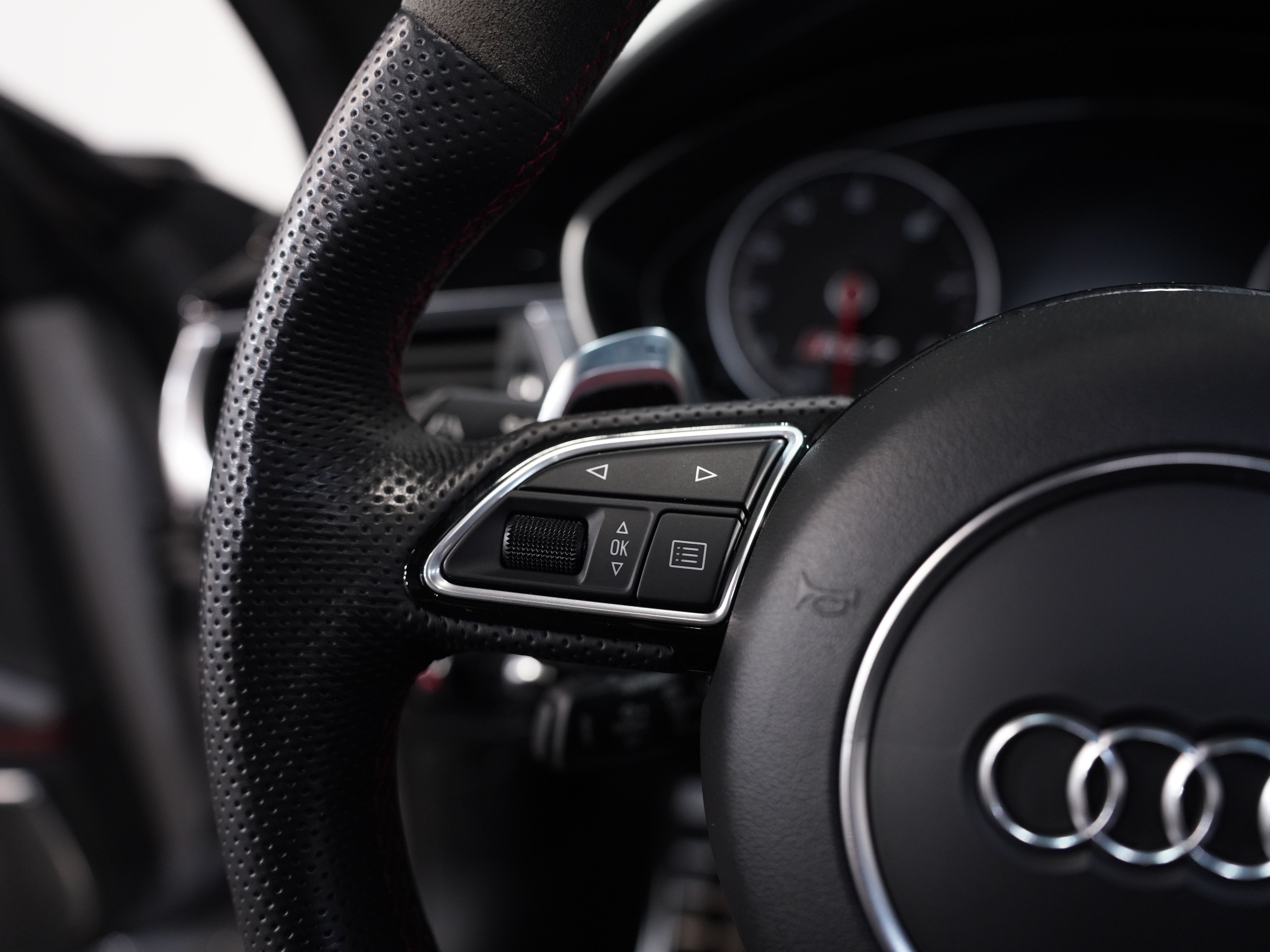 GRAY, 2017 AUDI RS 7 Image 40