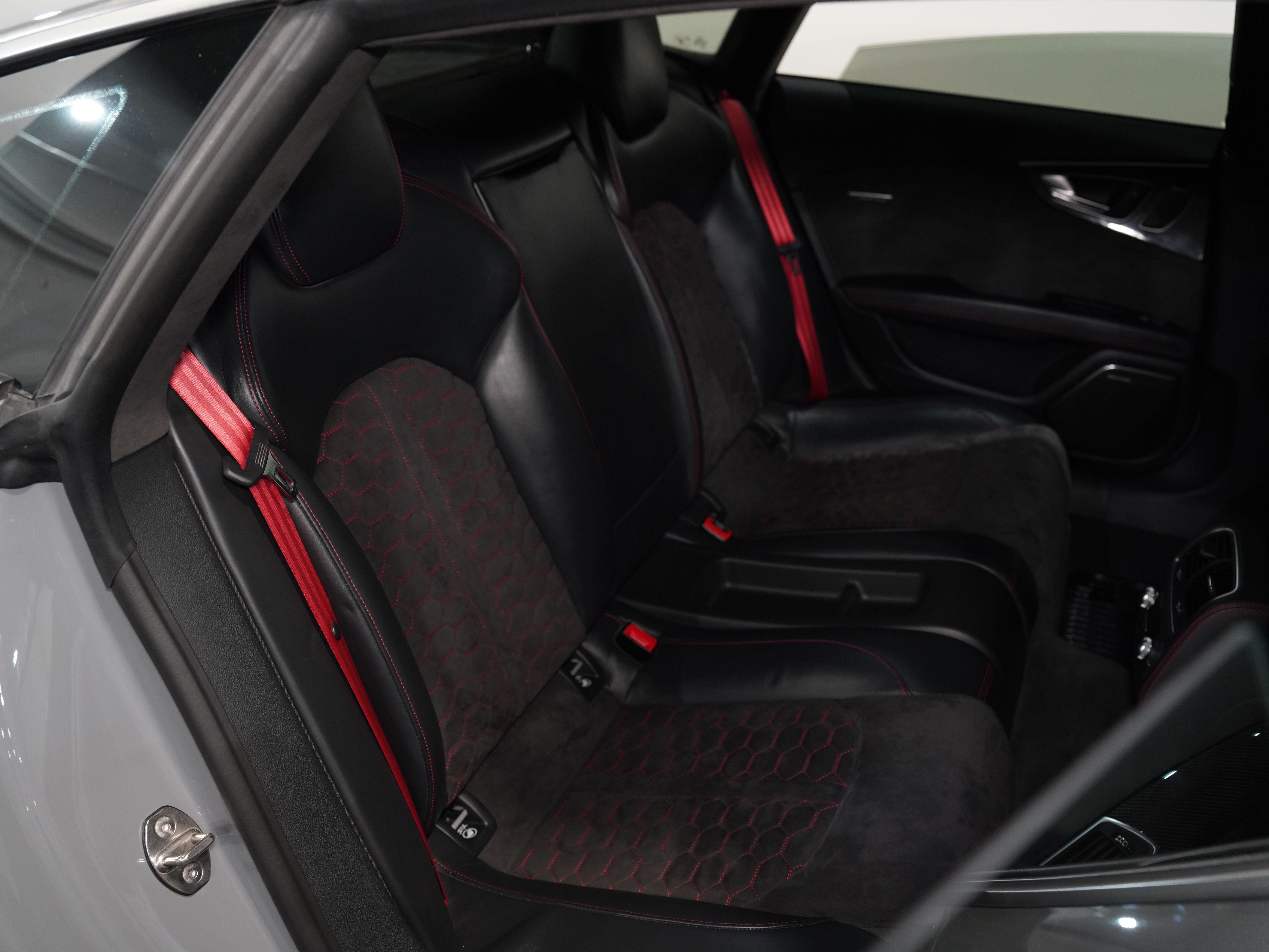 GRAY, 2017 AUDI RS 7 Image 35