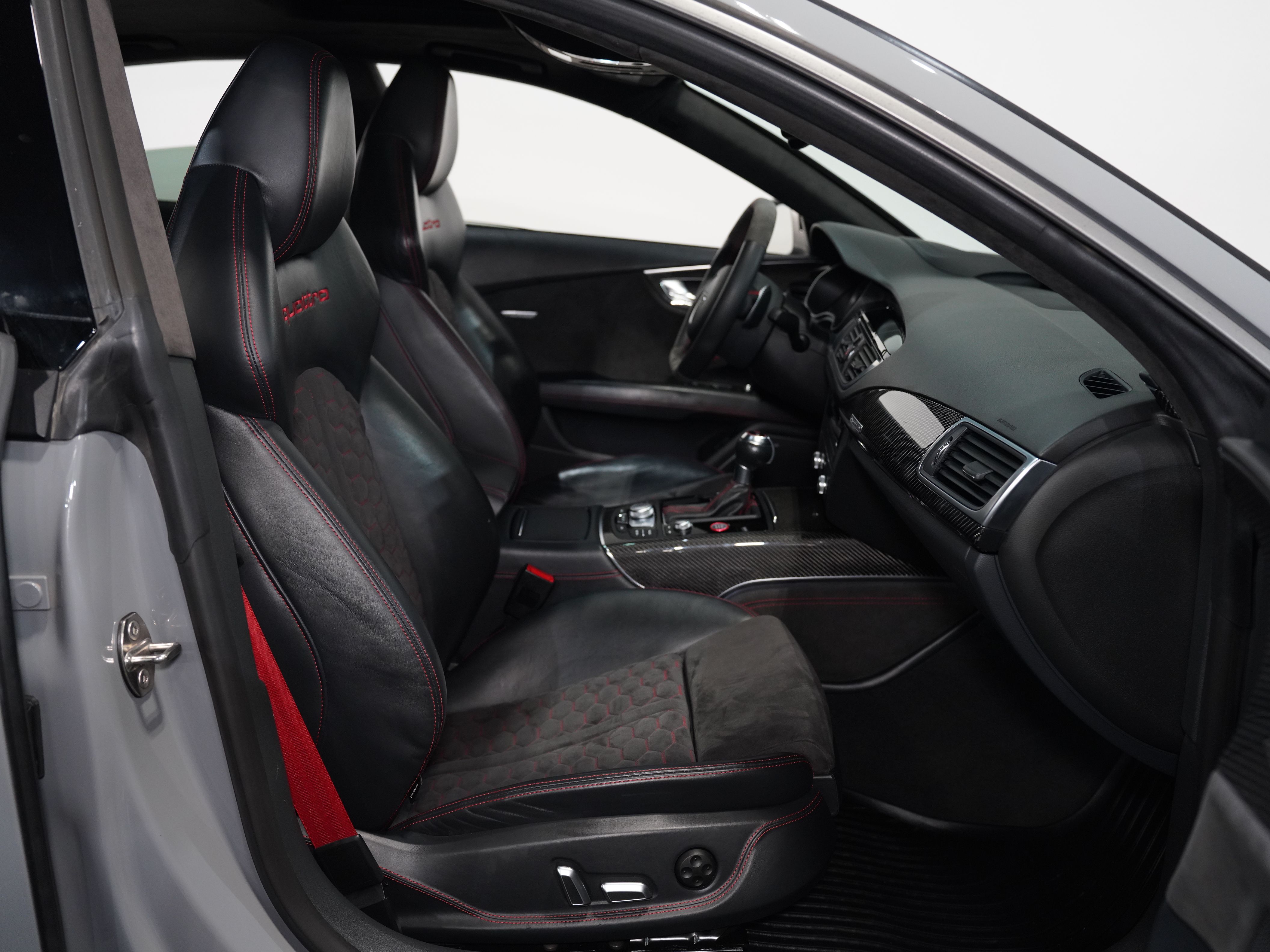GRAY, 2017 AUDI RS 7 Image 33