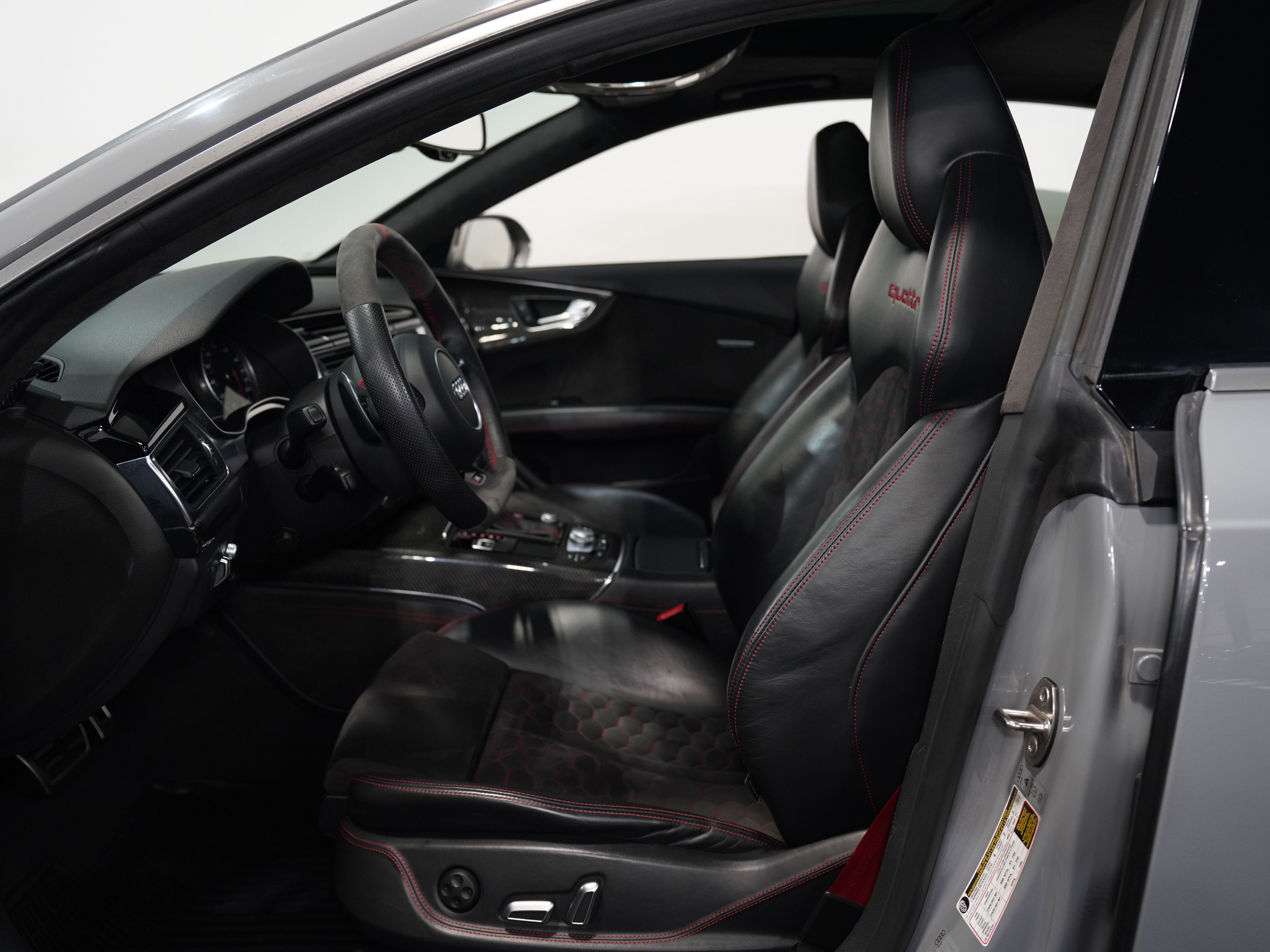 GRAY, 2017 AUDI RS 7 Image 30