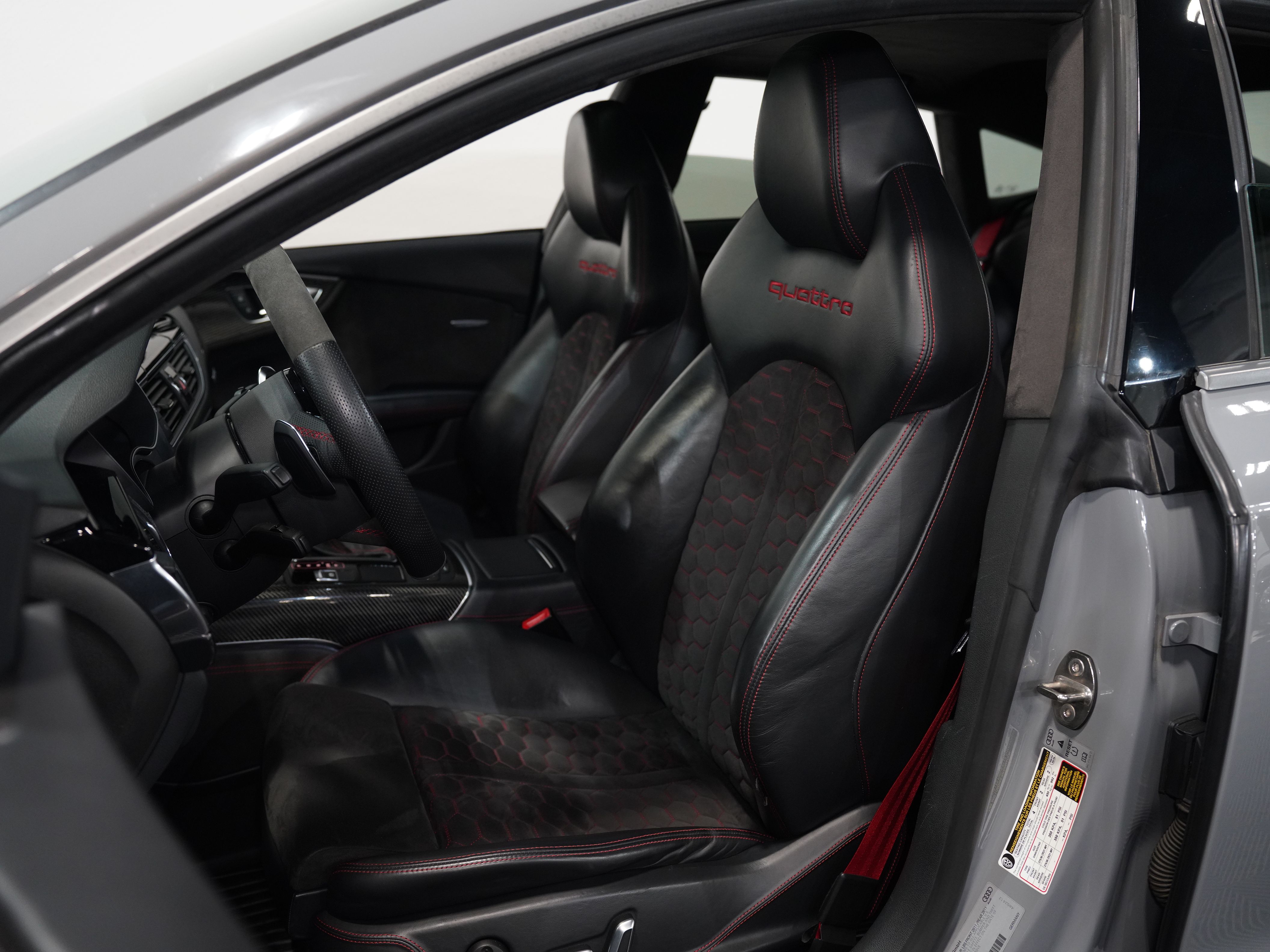 GRAY, 2017 AUDI RS 7 Image 29