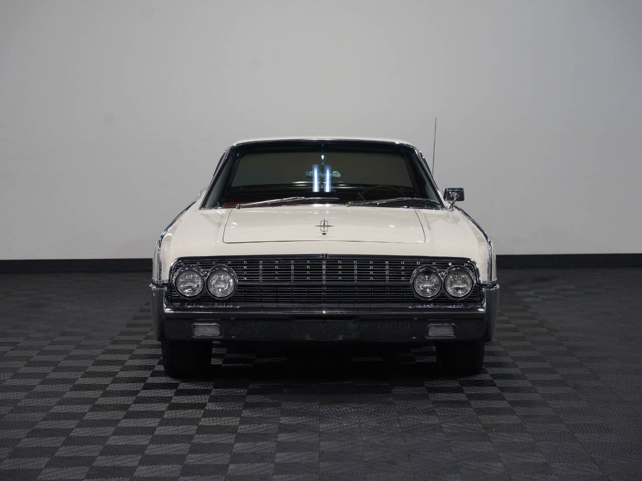 WHITE, 1962 LINCOLN CONTINENTAL Image 4