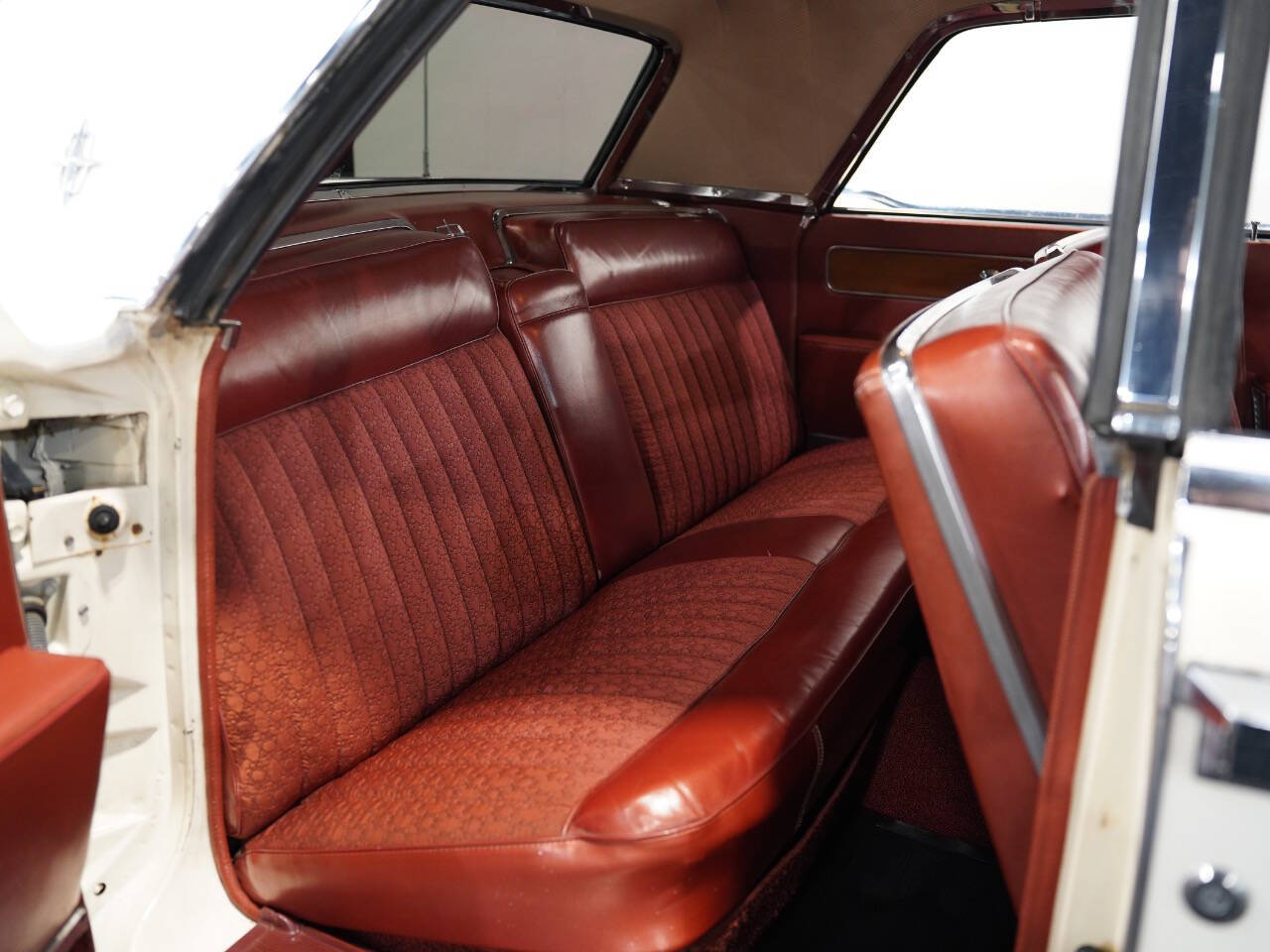WHITE, 1962 LINCOLN CONTINENTAL Image 37