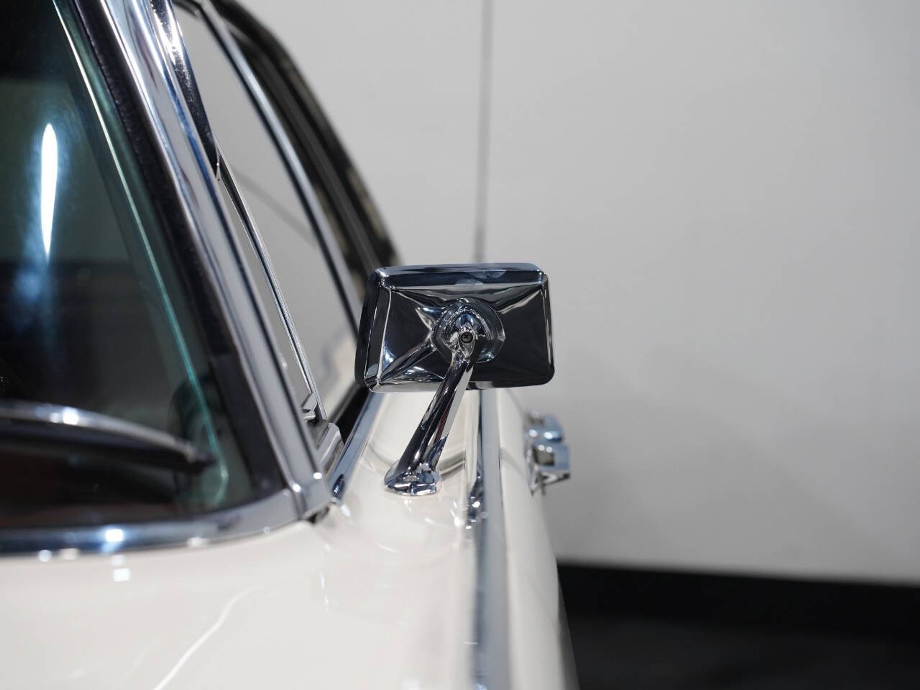 WHITE, 1962 LINCOLN CONTINENTAL Image 11