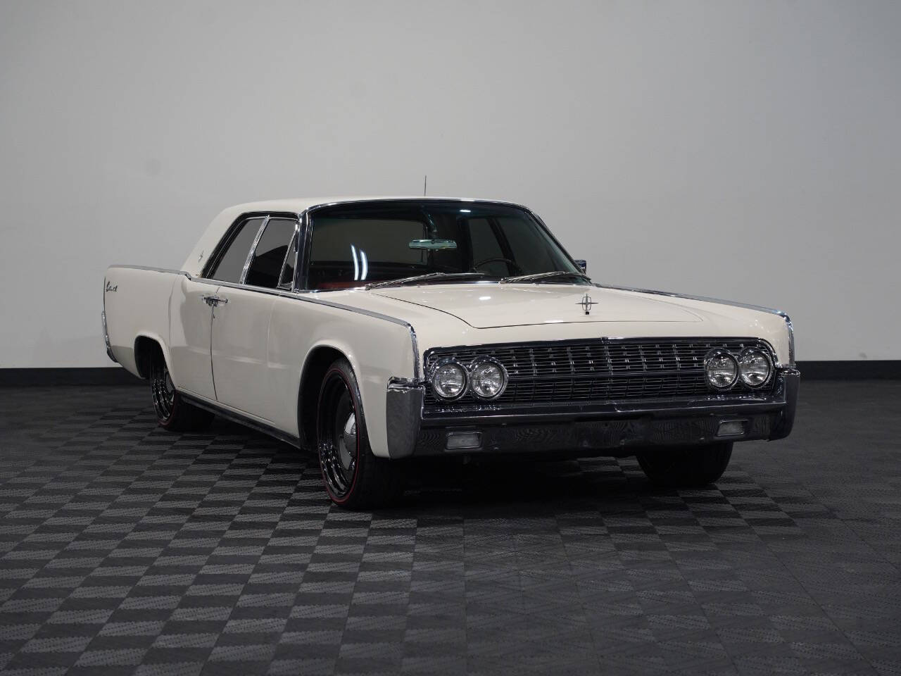 WHITE, 1962 LINCOLN CONTINENTAL Image 5