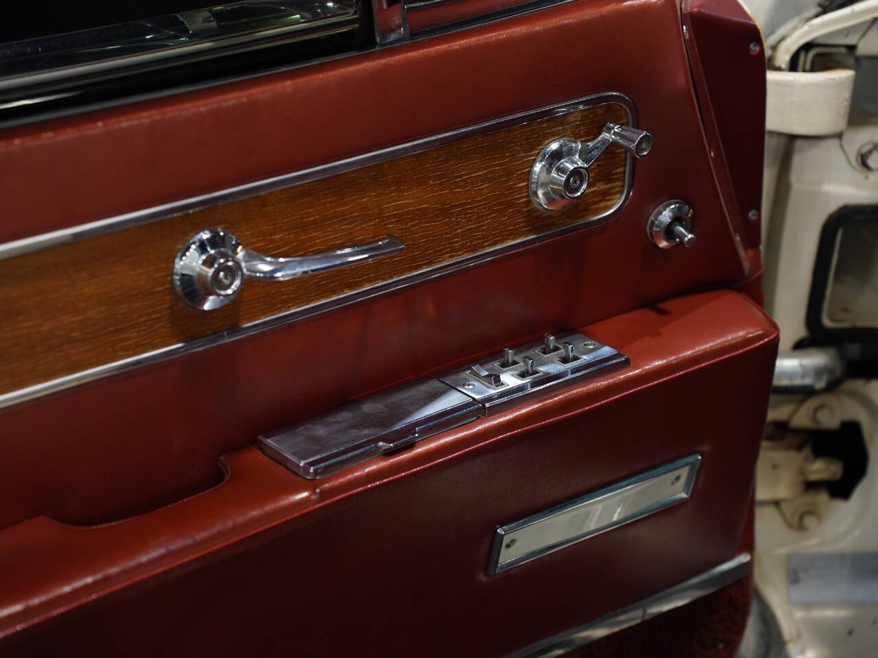 WHITE, 1962 LINCOLN CONTINENTAL Image 23