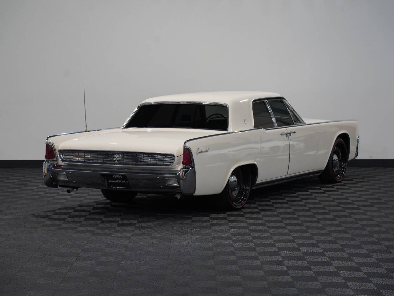 WHITE, 1962 LINCOLN CONTINENTAL Image 6