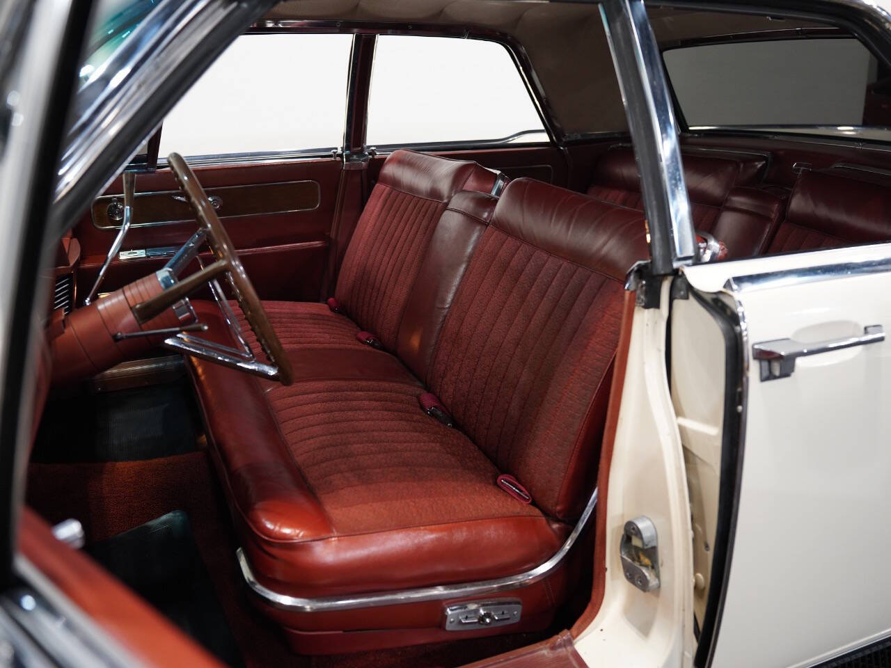 WHITE, 1962 LINCOLN CONTINENTAL Image 31