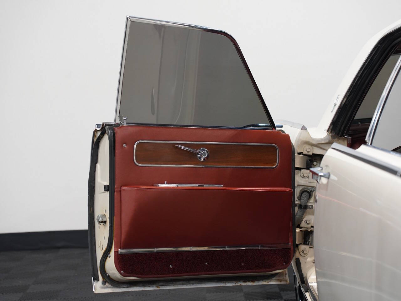 WHITE, 1962 LINCOLN CONTINENTAL Image 28