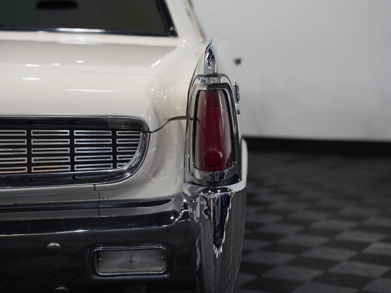 WHITE, 1962 LINCOLN CONTINENTAL Image 18