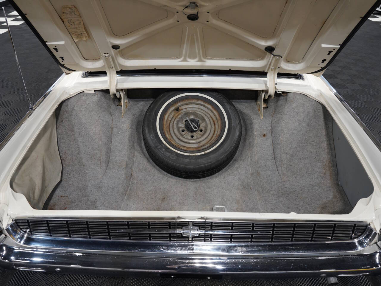 WHITE, 1962 LINCOLN CONTINENTAL Image 49