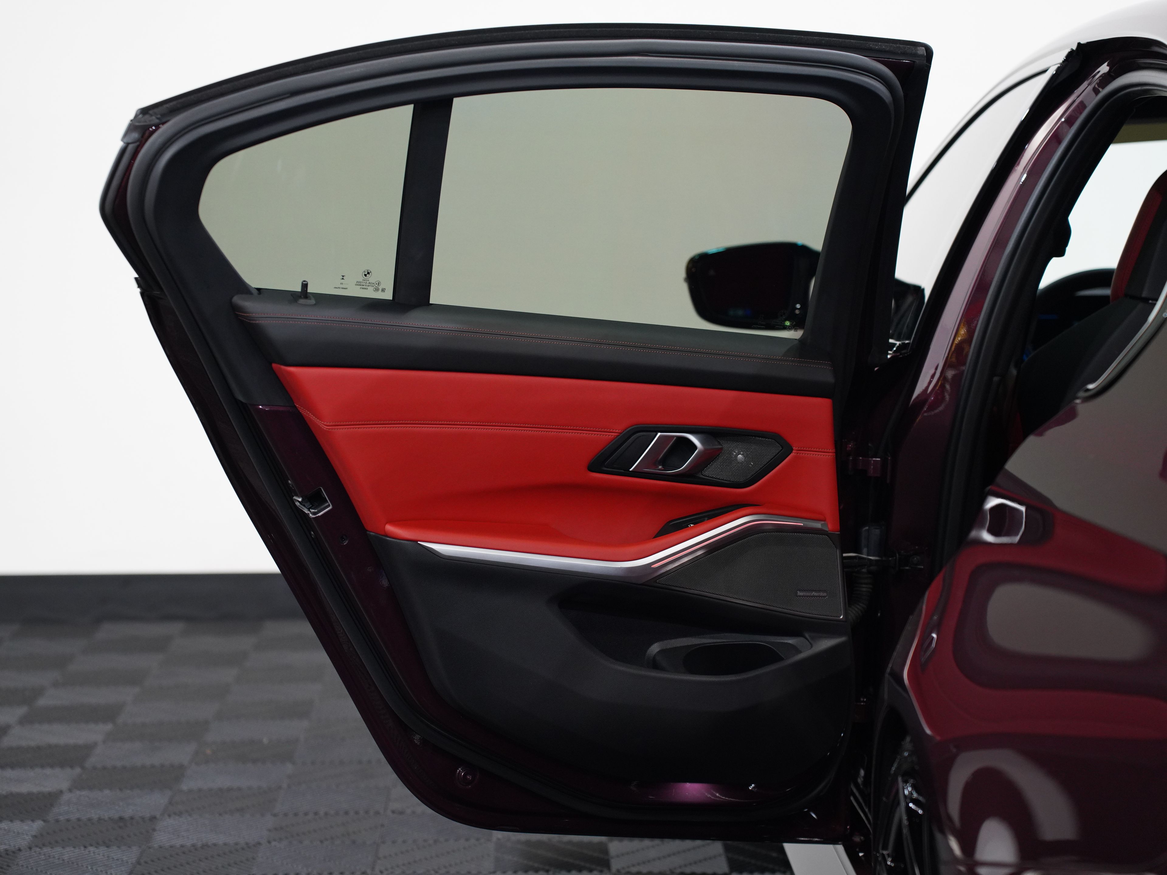 WILDBERRY METALLIC, 2024 BMW M3 Image 28