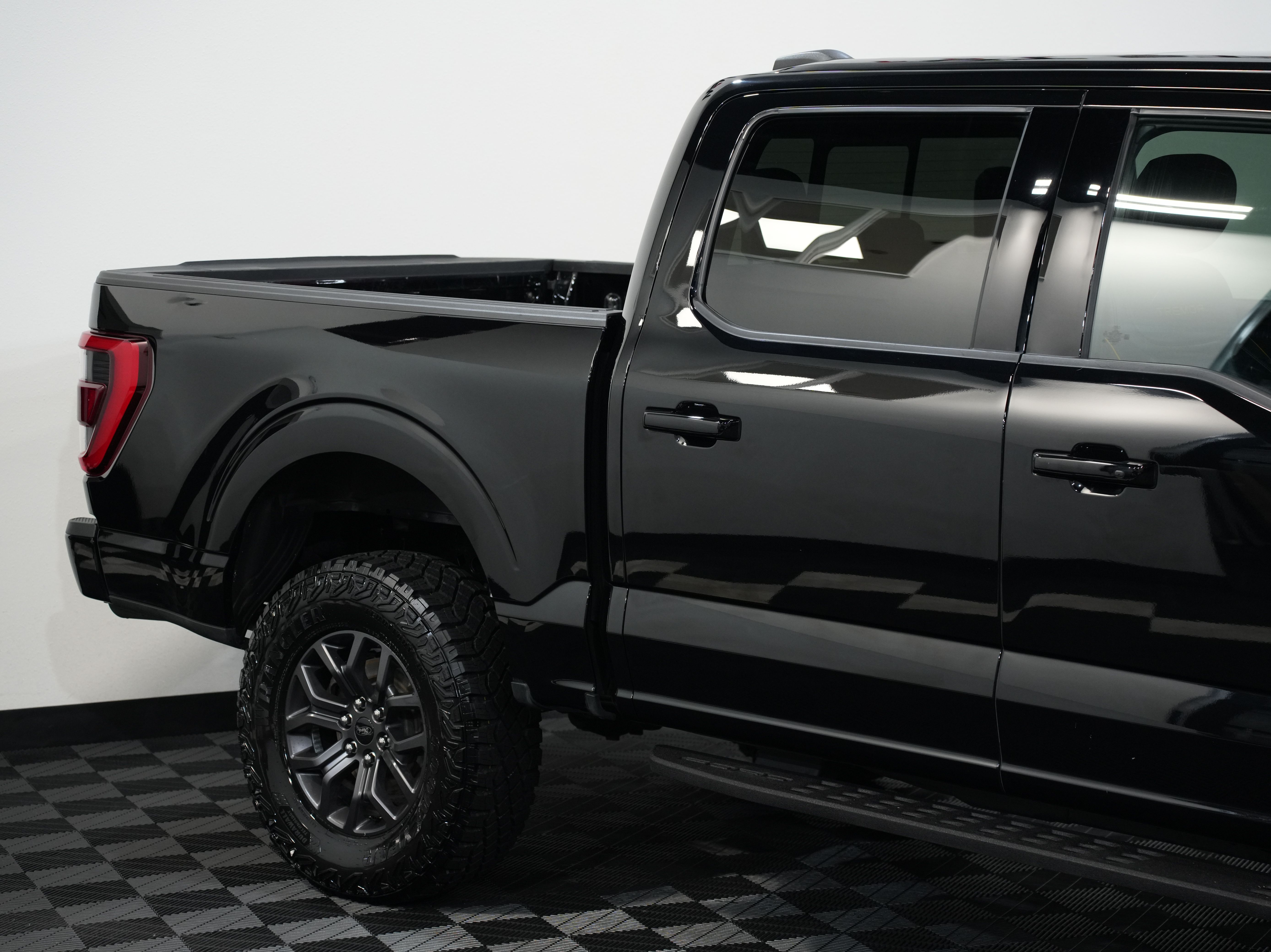 BLACK, 2021 FORD F150 SUPERCREW CAB Image 14