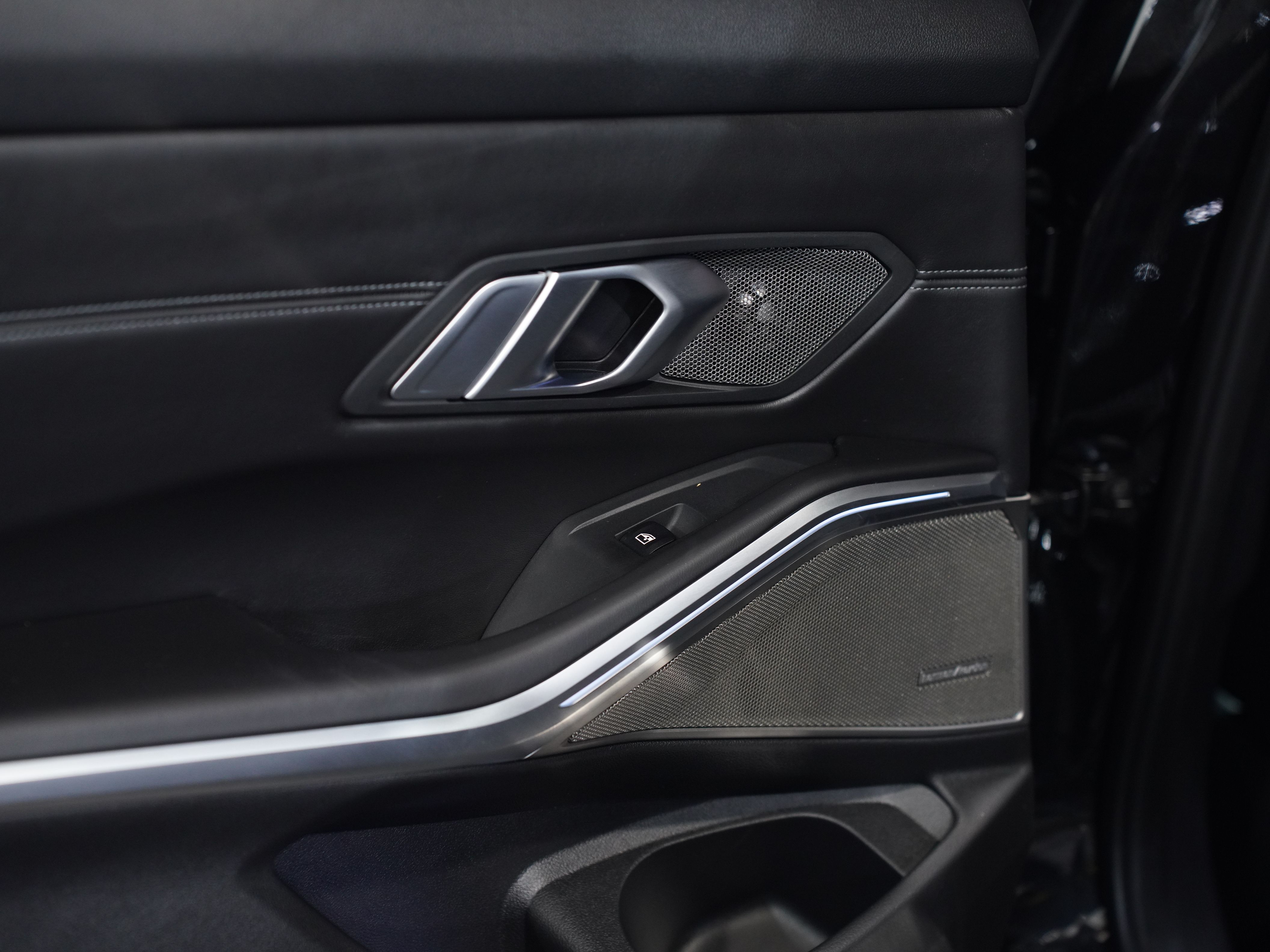 2022 BMW M3 Image 32