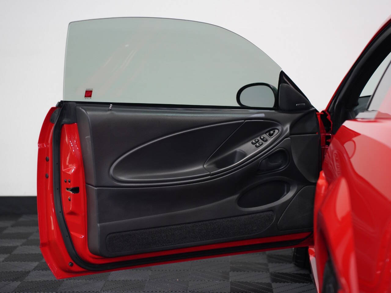 RED, 2001 FORD MUSTANG Image 23