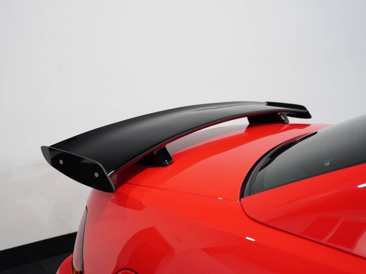 RED, 2001 FORD MUSTANG Image 16