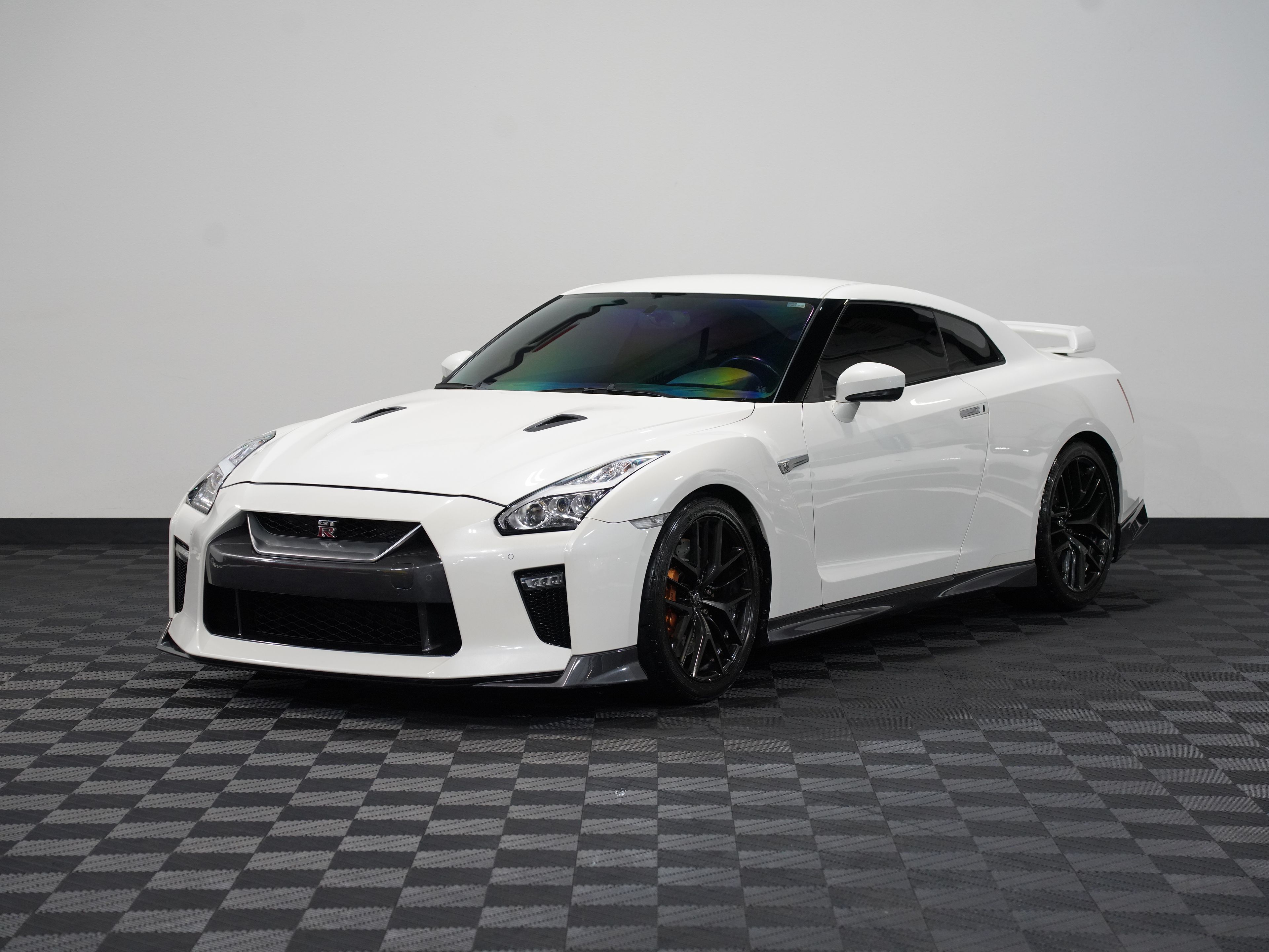 WHITE, 2017 NISSAN GT-R Image 3