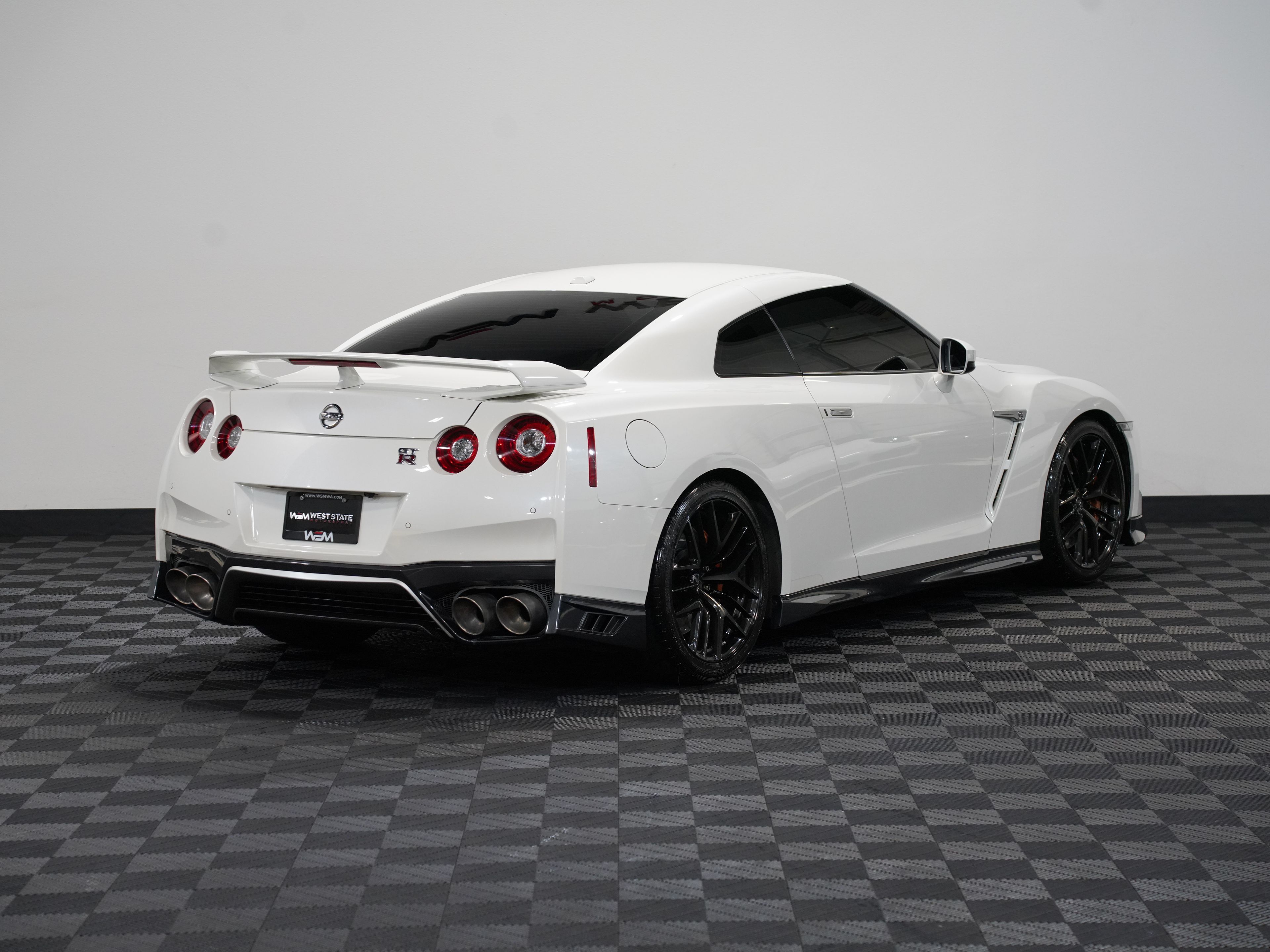 WHITE, 2017 NISSAN GT-R Image 6
