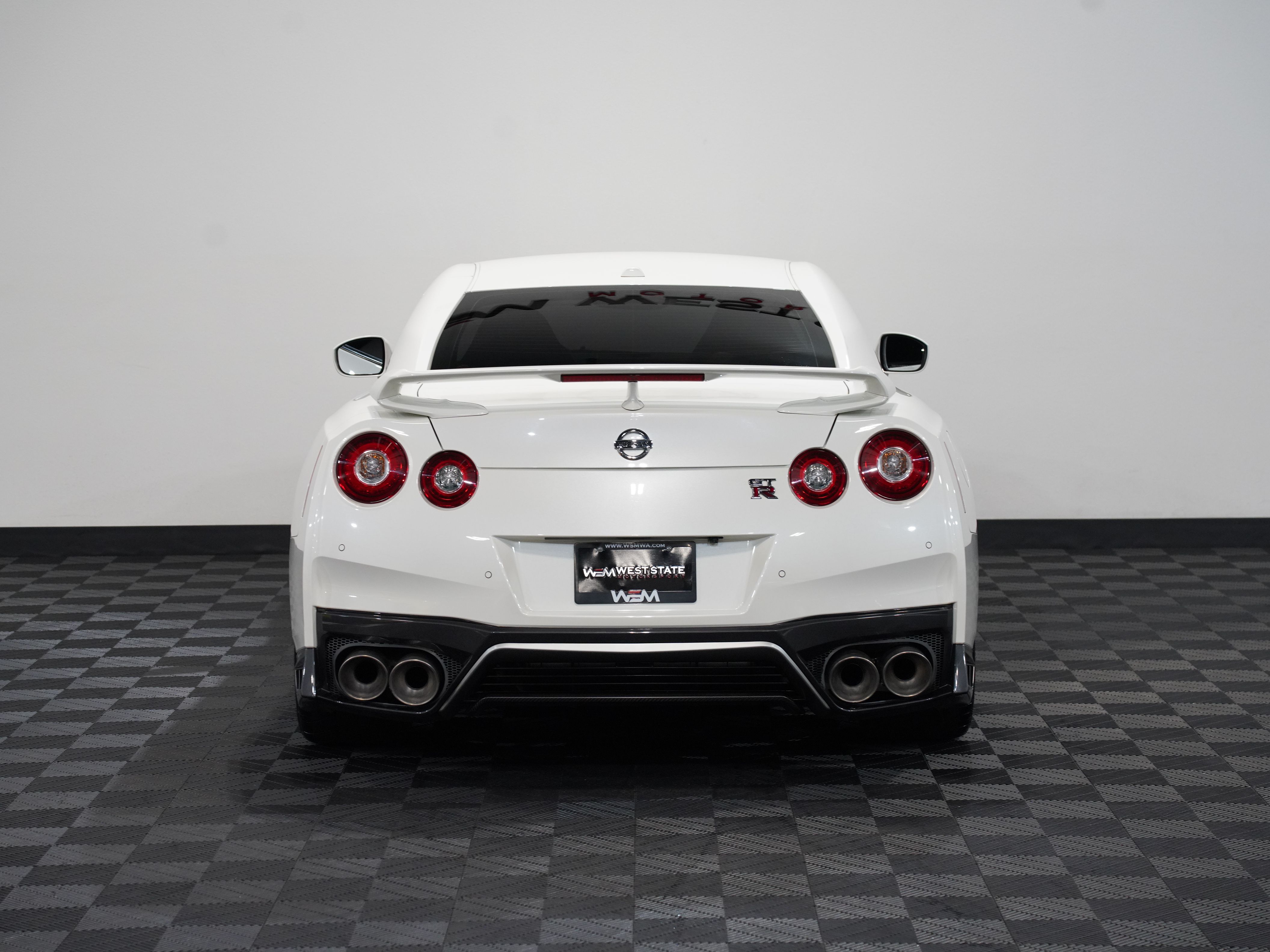 WHITE, 2017 NISSAN GT-R Image 7