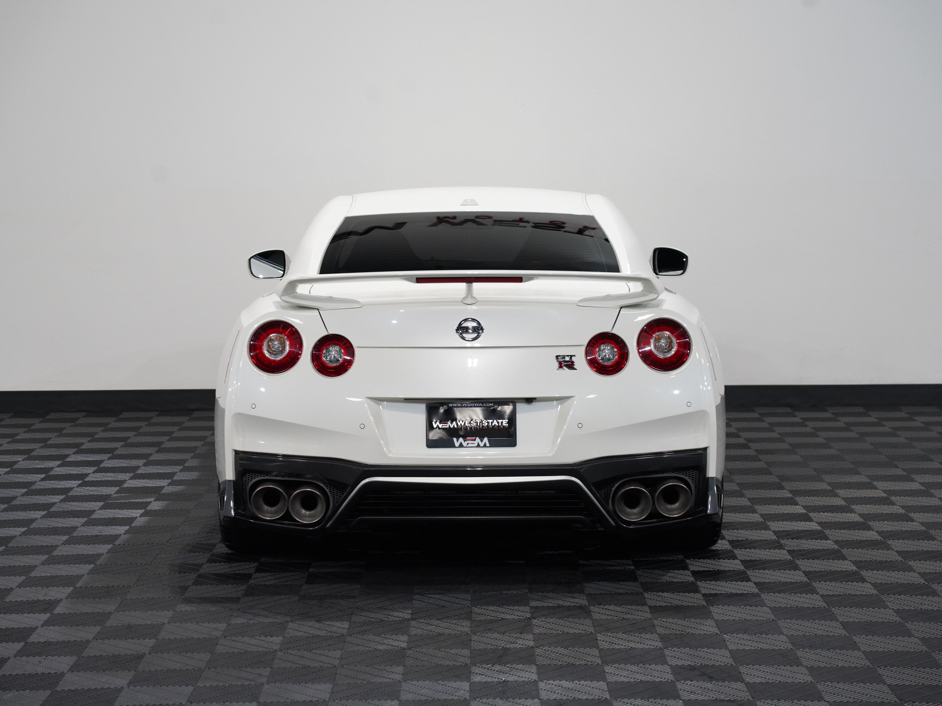 WHITE, 2017 NISSAN GT-R Image 7