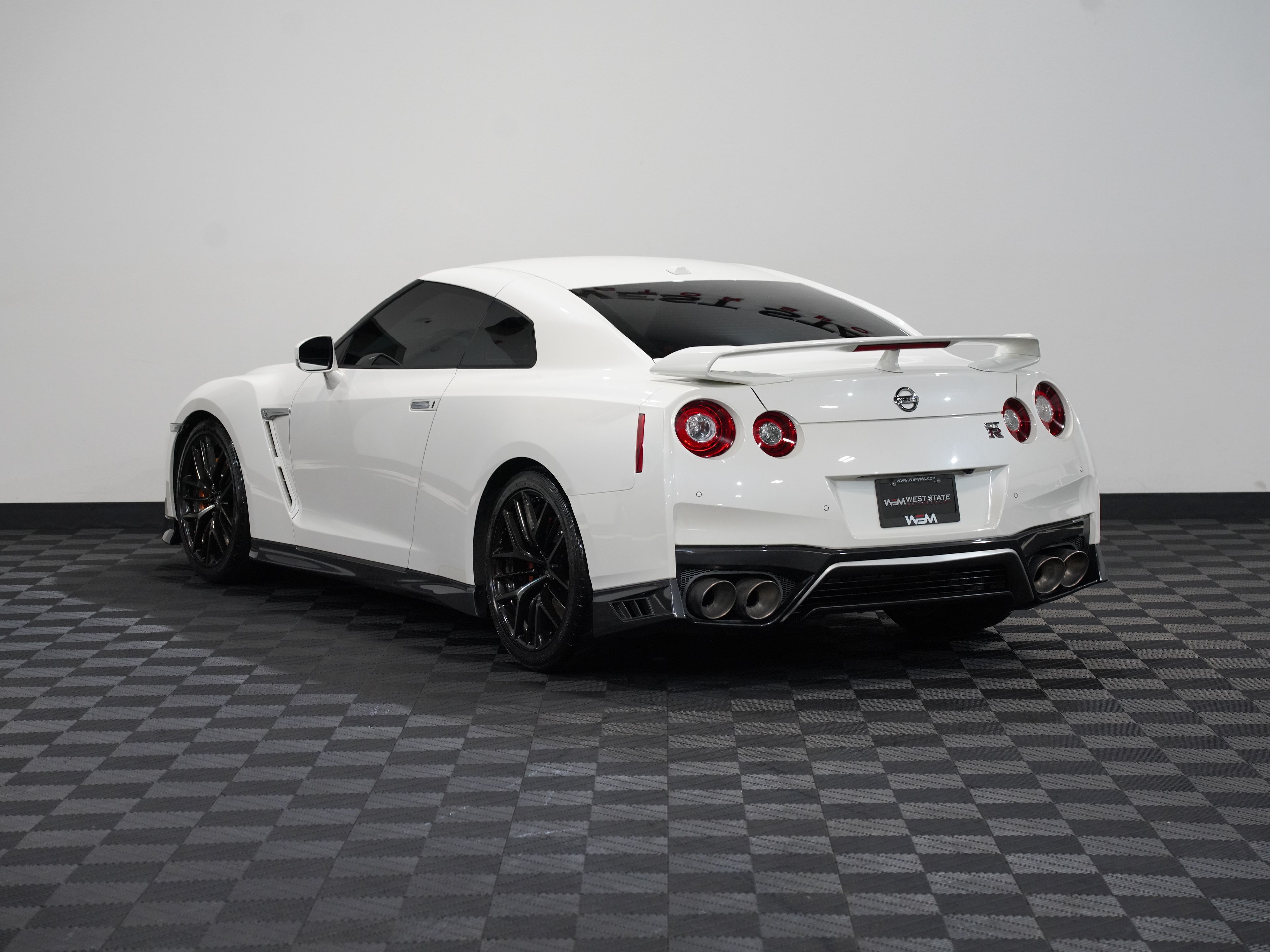WHITE, 2017 NISSAN GT-R Image 8