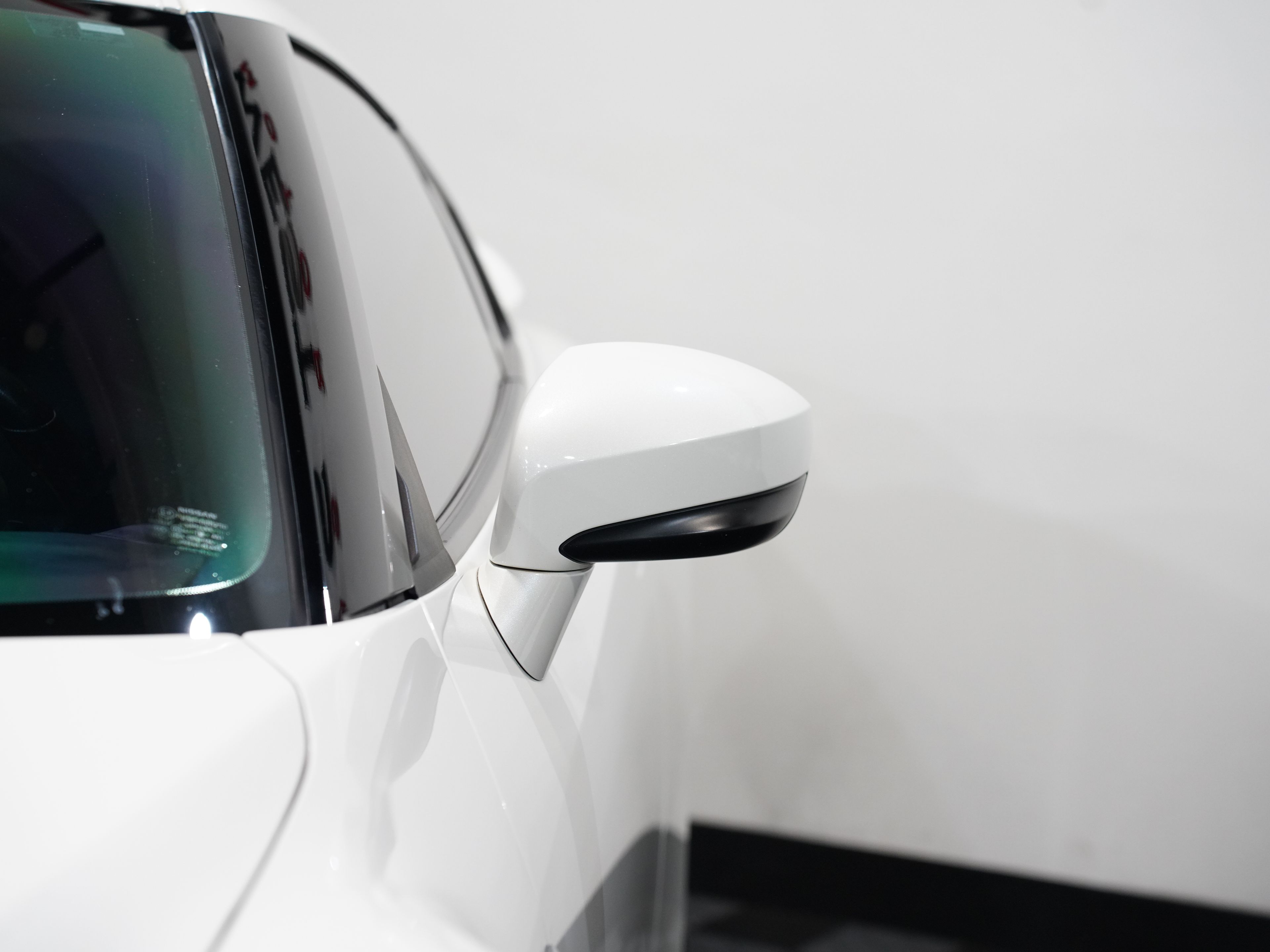 WHITE, 2017 NISSAN GT-R Image 10