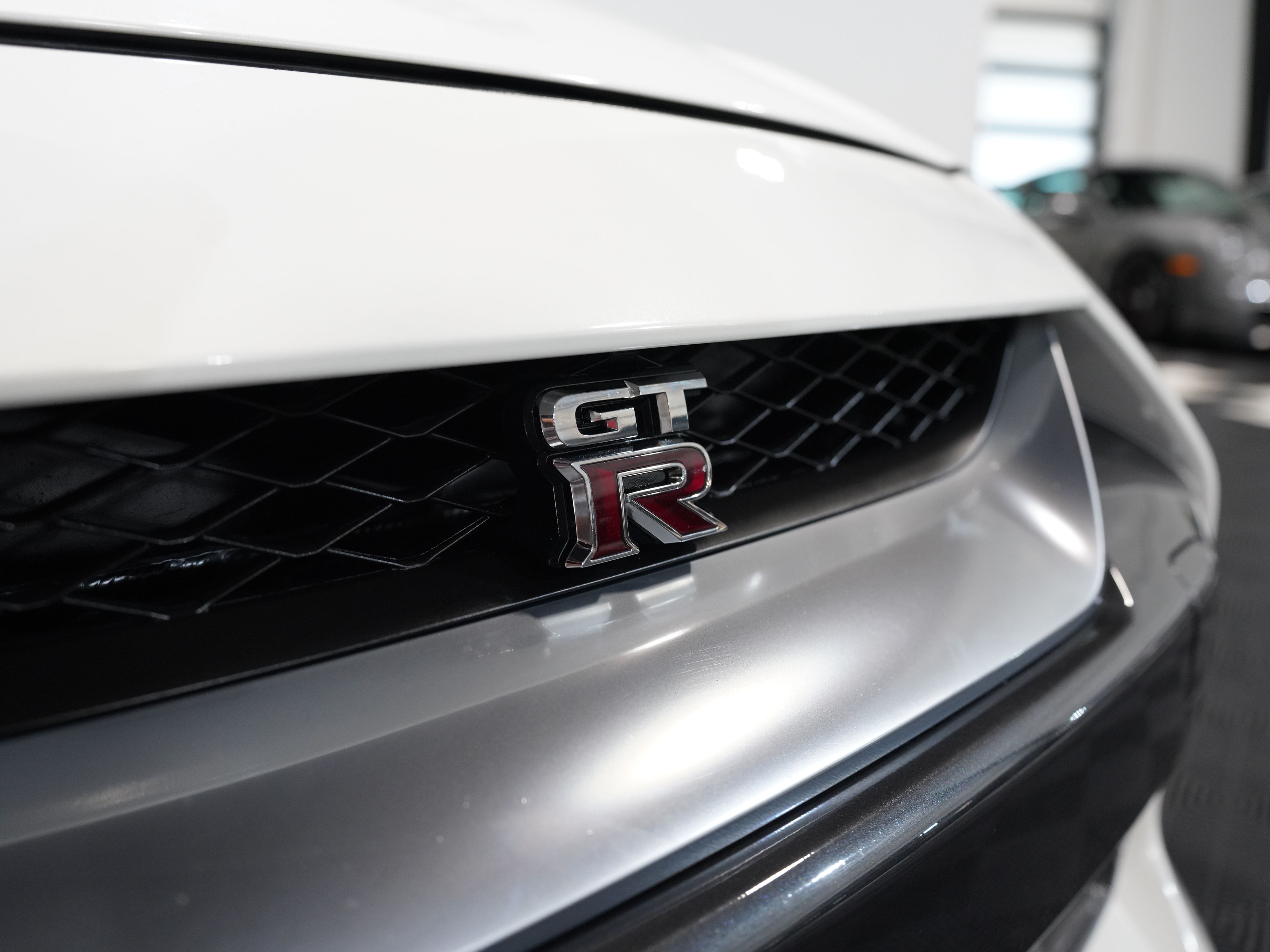 WHITE, 2017 NISSAN GT-R Image 14