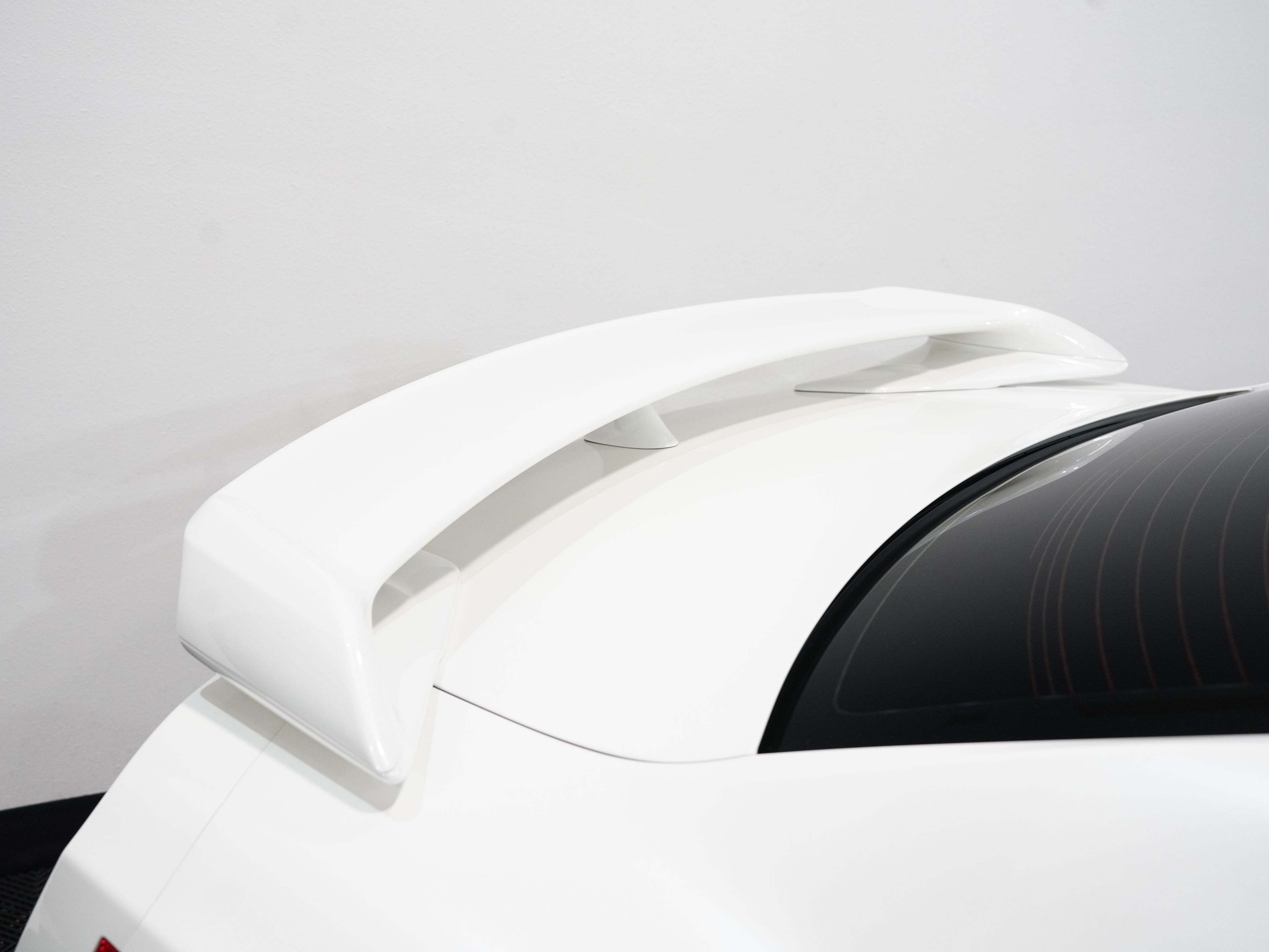 WHITE, 2017 NISSAN GT-R Image 17