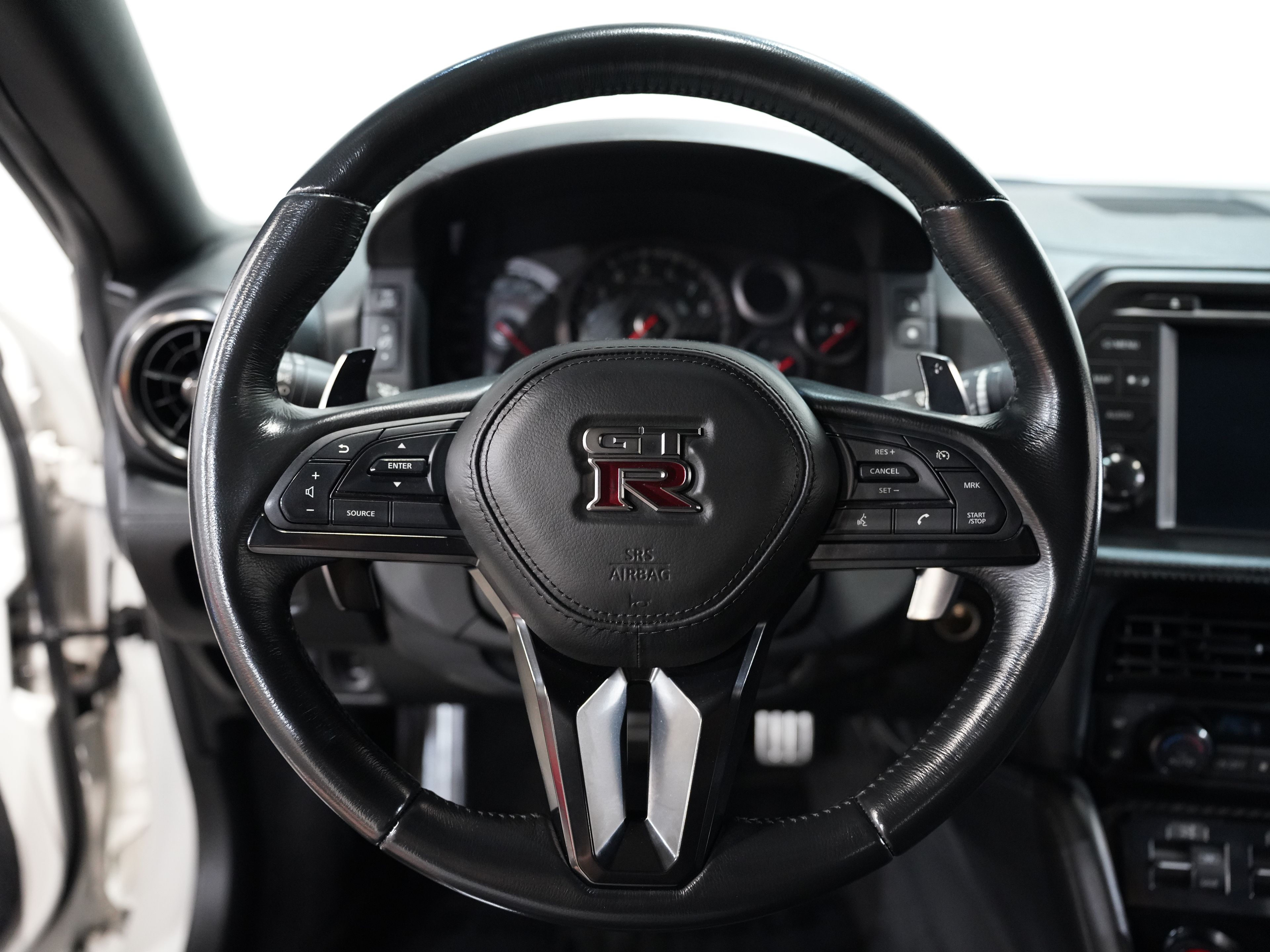 WHITE, 2017 NISSAN GT-R Image 37