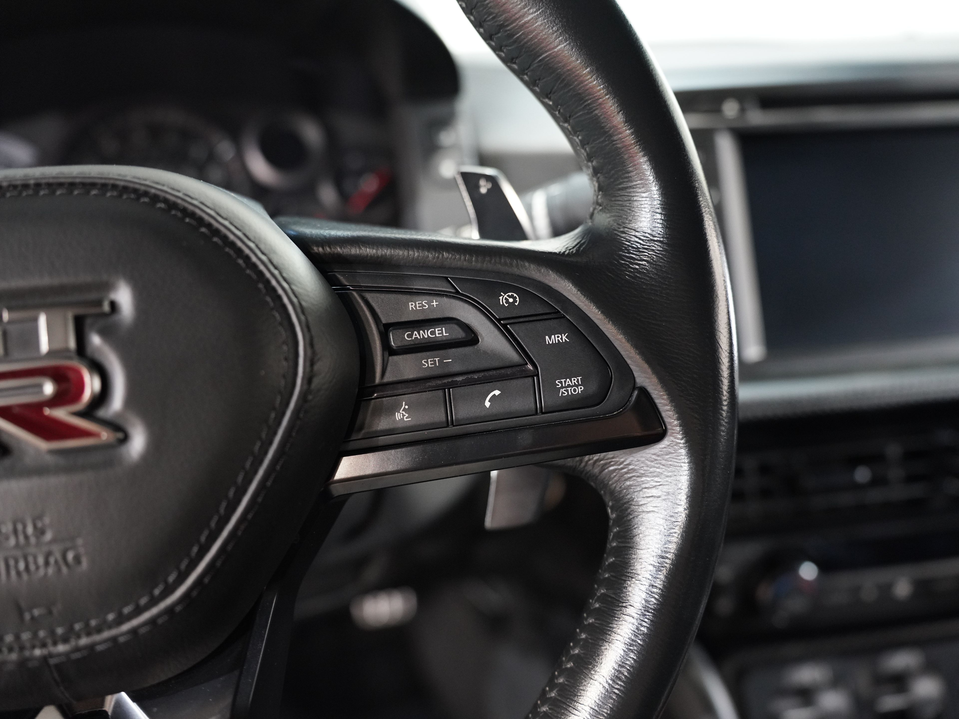 WHITE, 2017 NISSAN GT-R Image 39