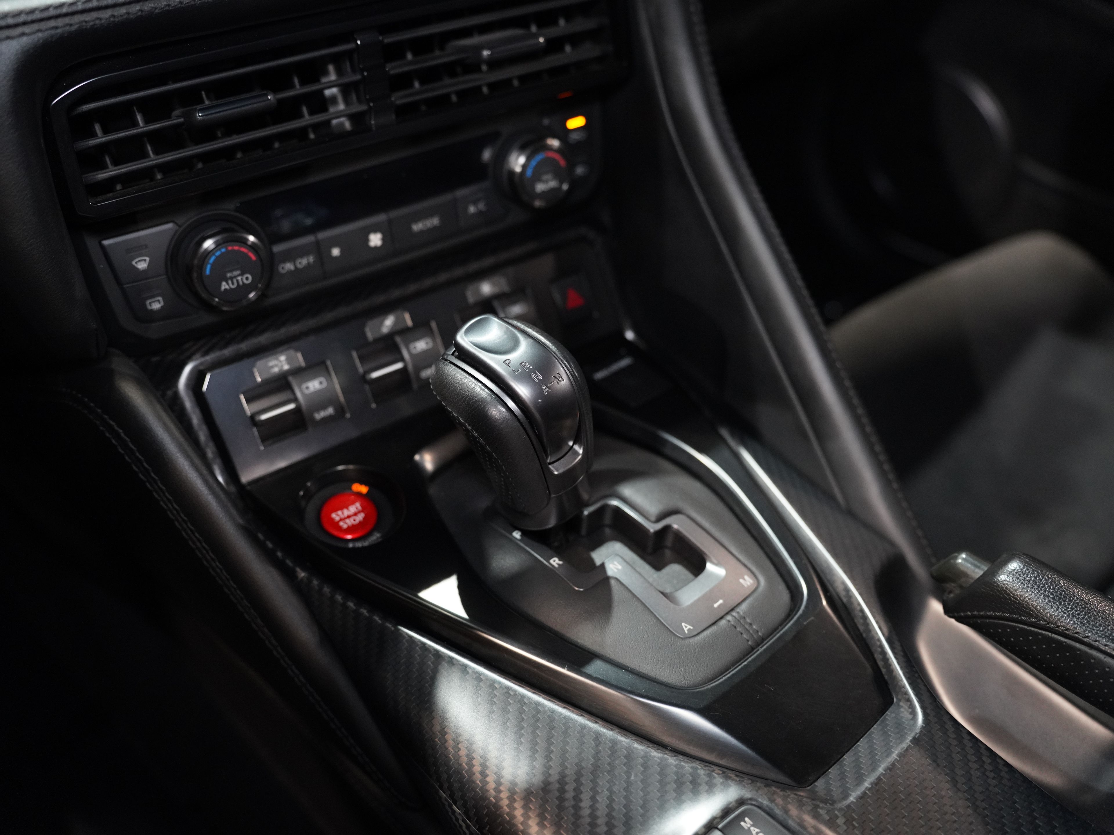 WHITE, 2017 NISSAN GT-R Image 43