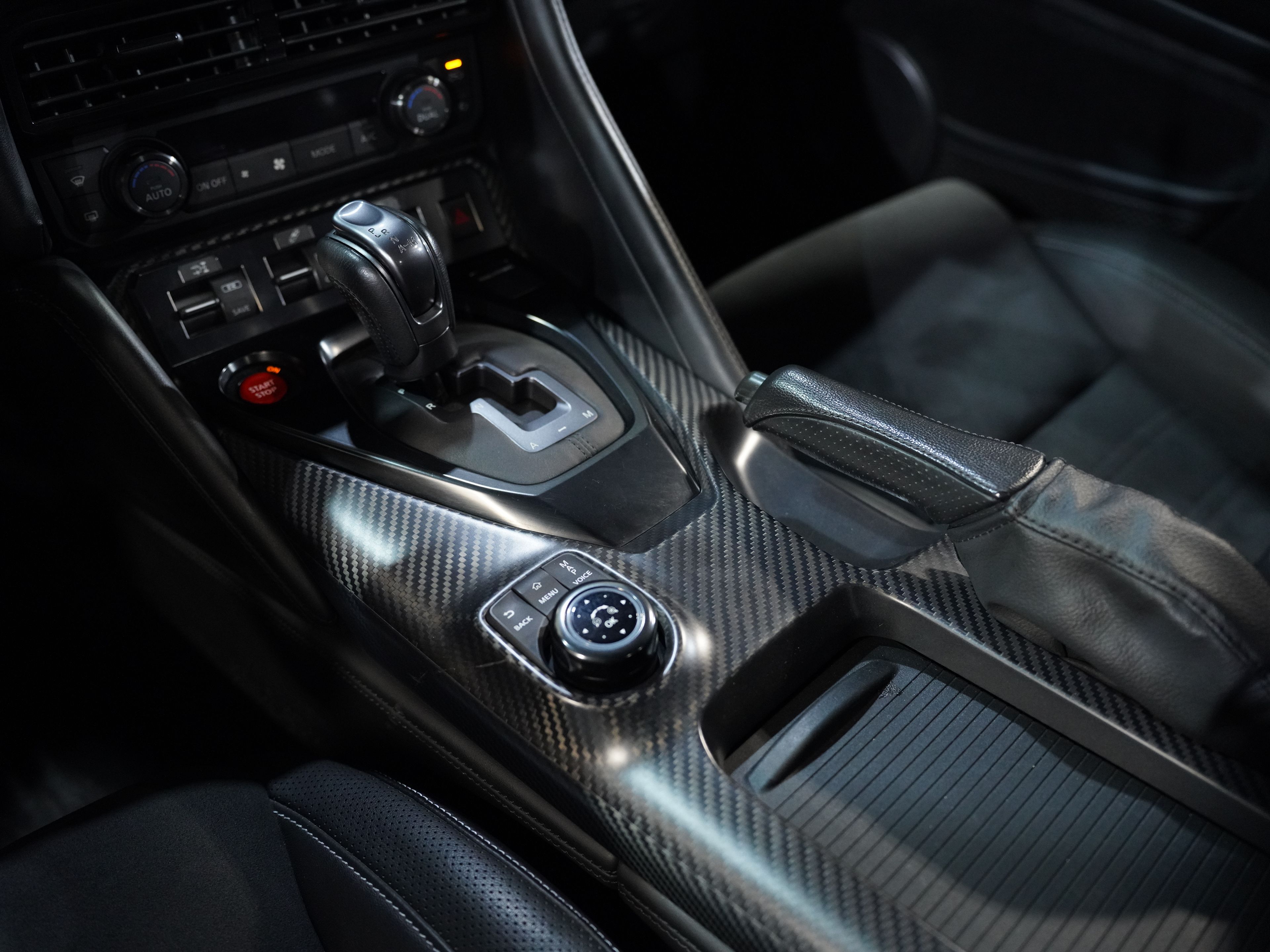WHITE, 2017 NISSAN GT-R Image 44
