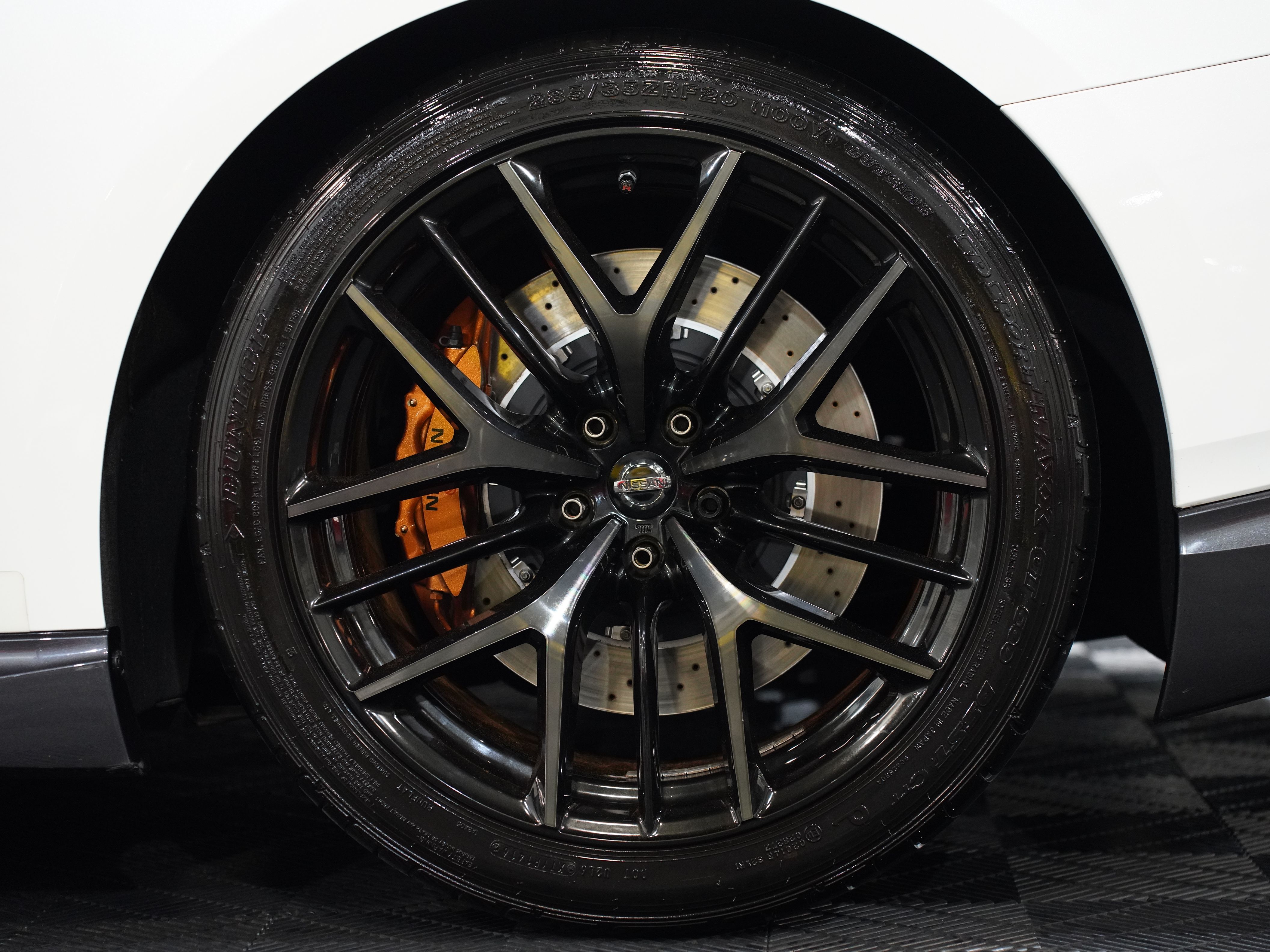 WHITE, 2017 NISSAN GT-R Image 52