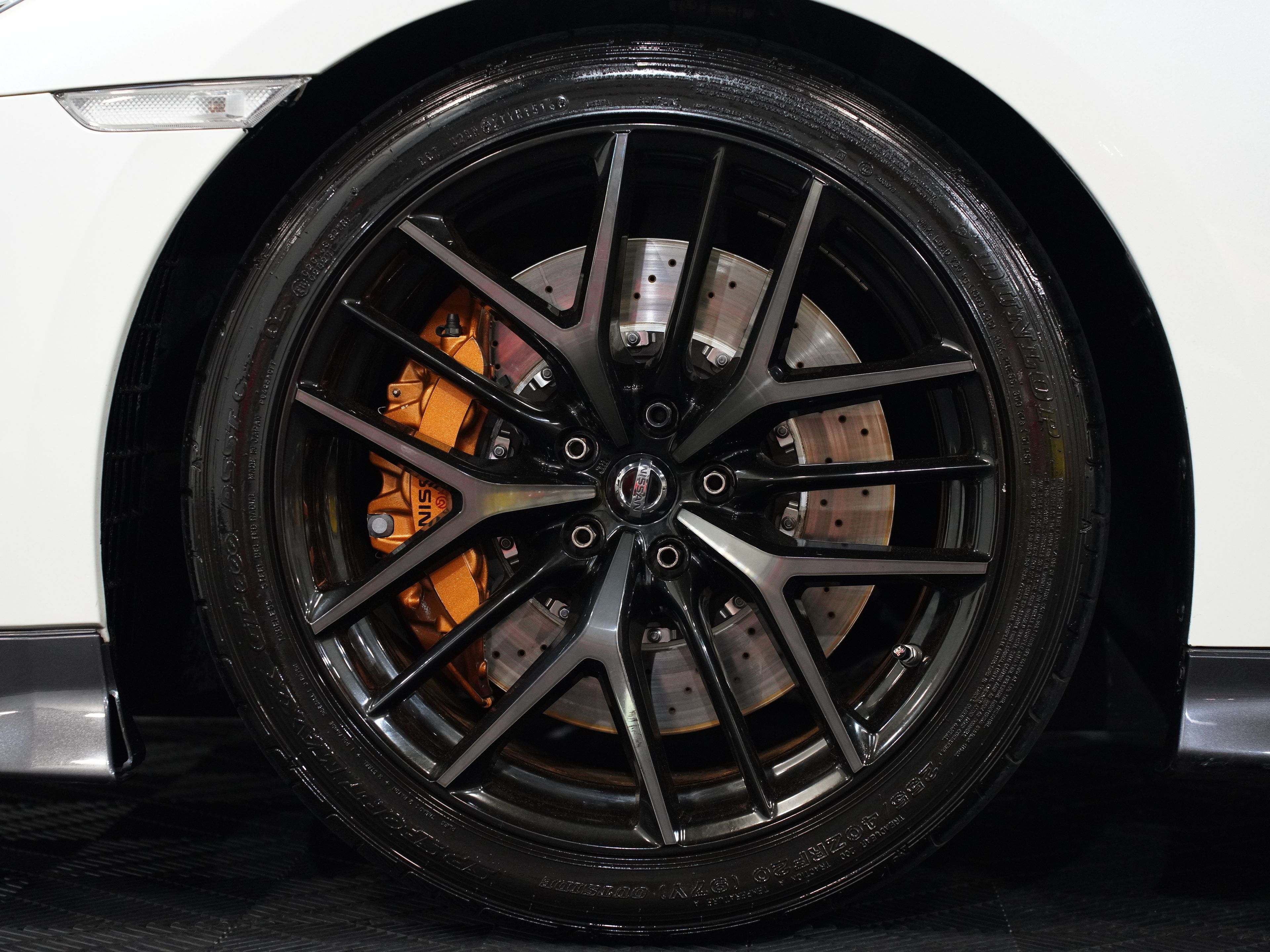 WHITE, 2017 NISSAN GT-R Image 53