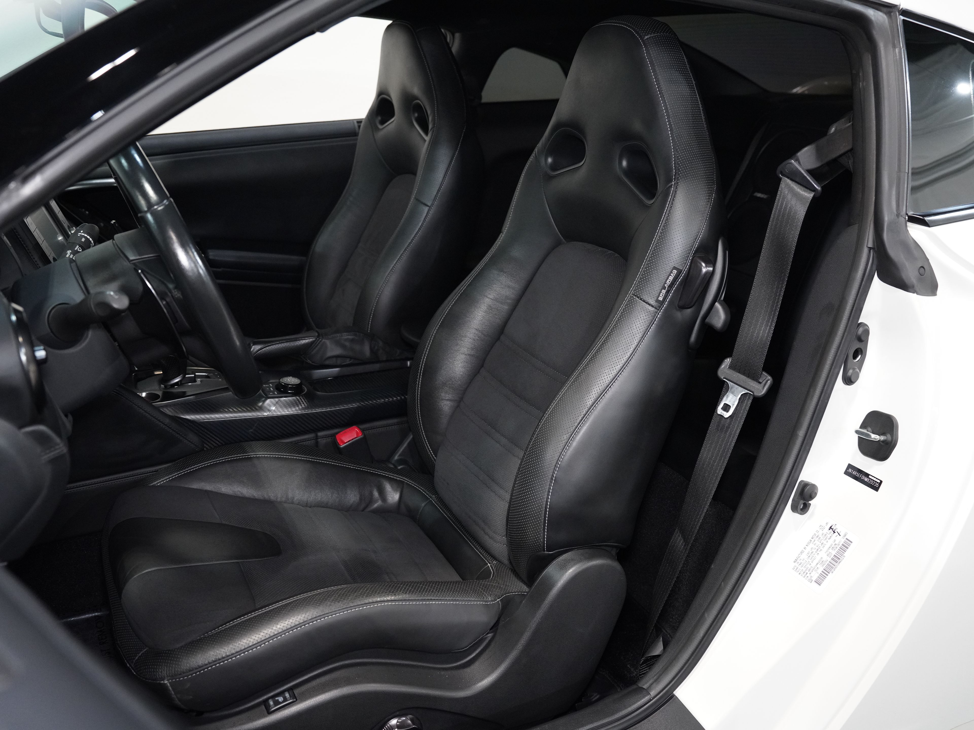 WHITE, 2017 NISSAN GT-R Image 30