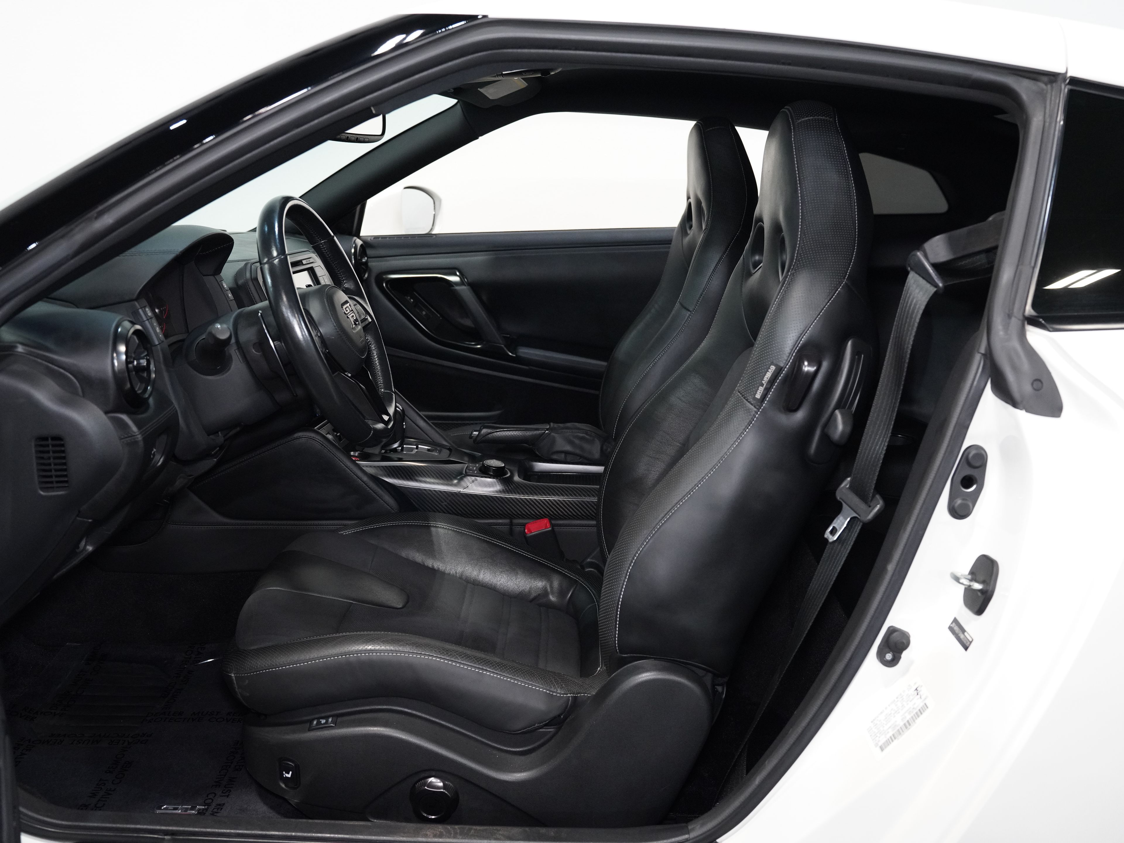 WHITE, 2017 NISSAN GT-R Image 31